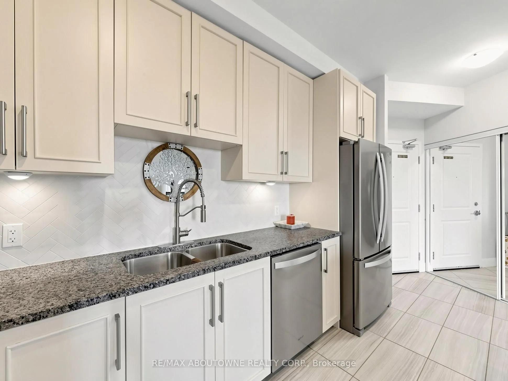 630 Sauve Street #418