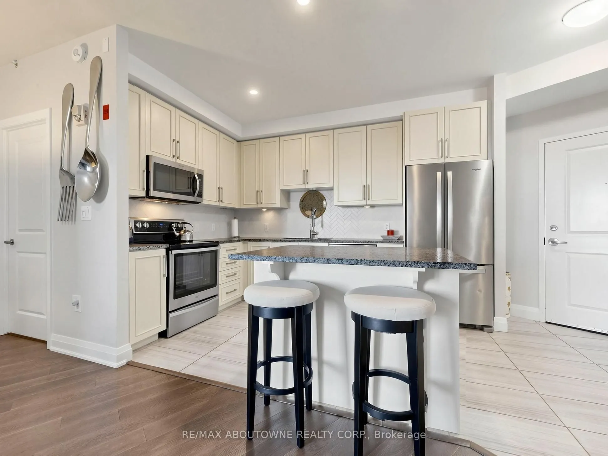 630 Sauve Street #418