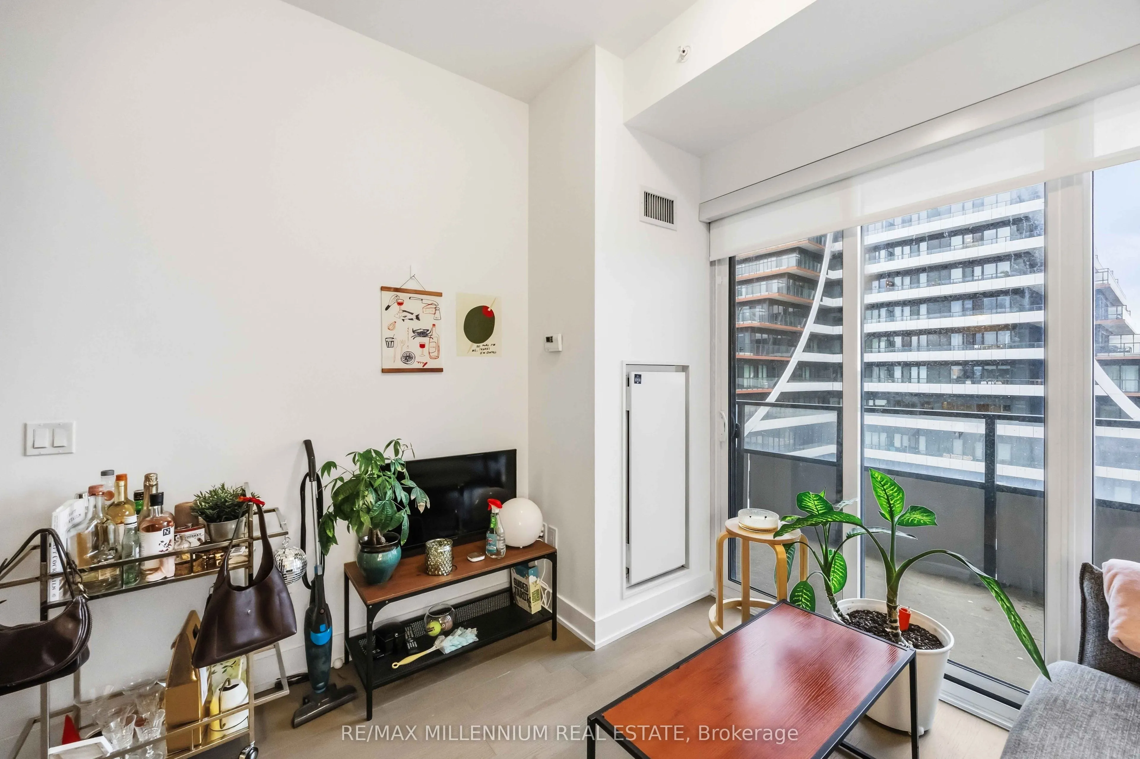 20 Shore Breeze Drive #803
