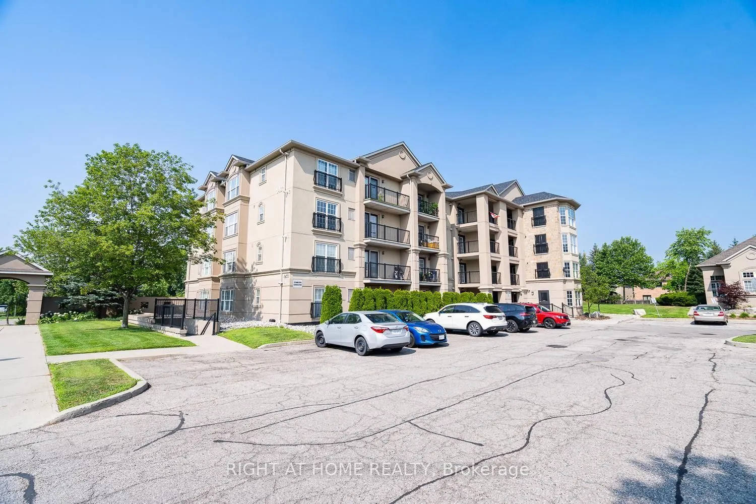 1471 Maple Avenue #302
