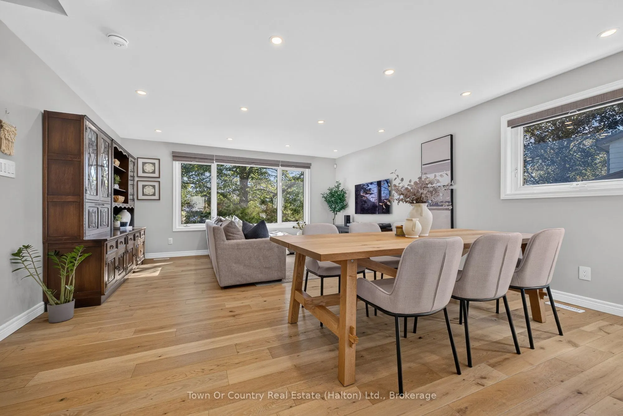581 Lord Simcoe Court