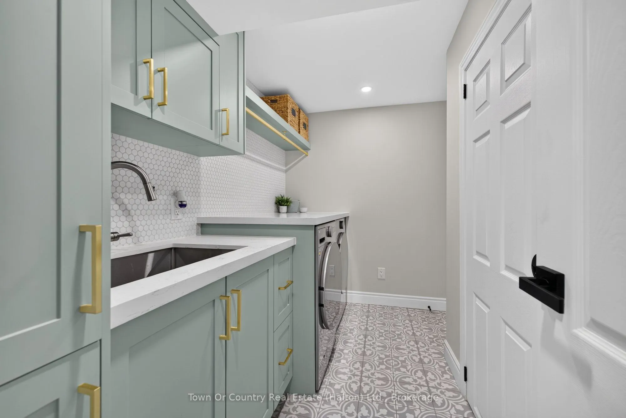 581 Lord Simcoe Court