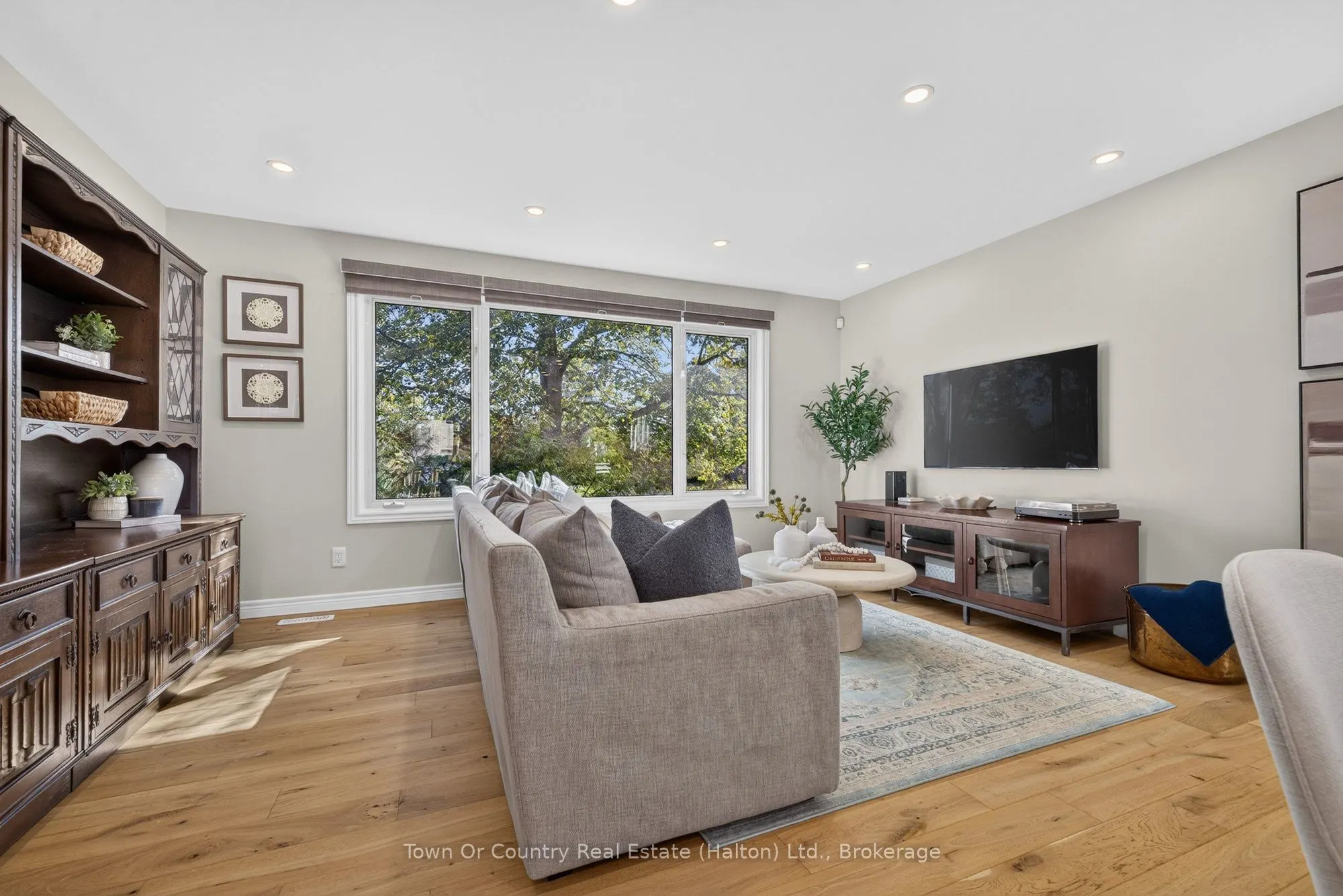 581 Lord Simcoe Court