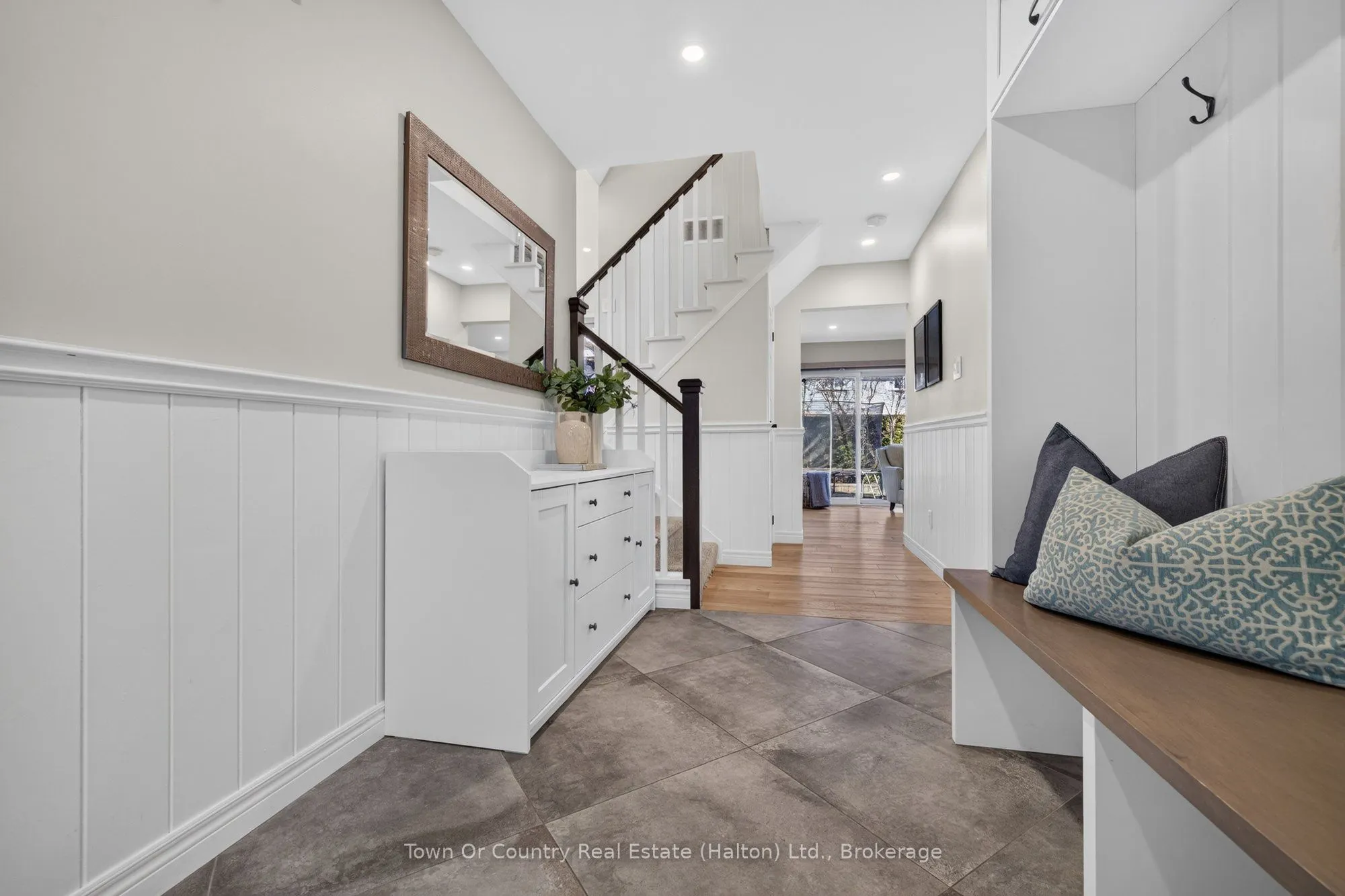 581 Lord Simcoe Court
