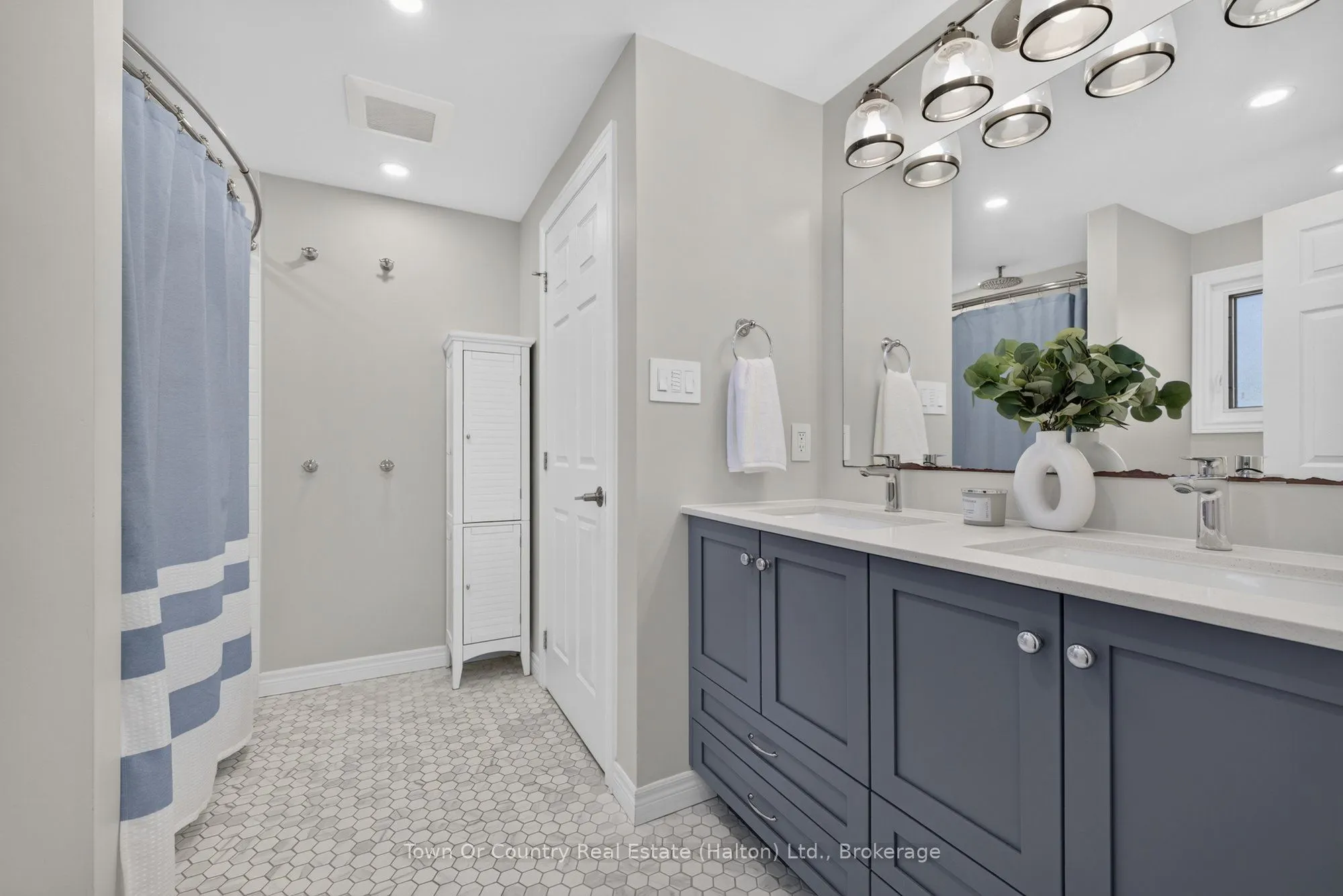 581 Lord Simcoe Court