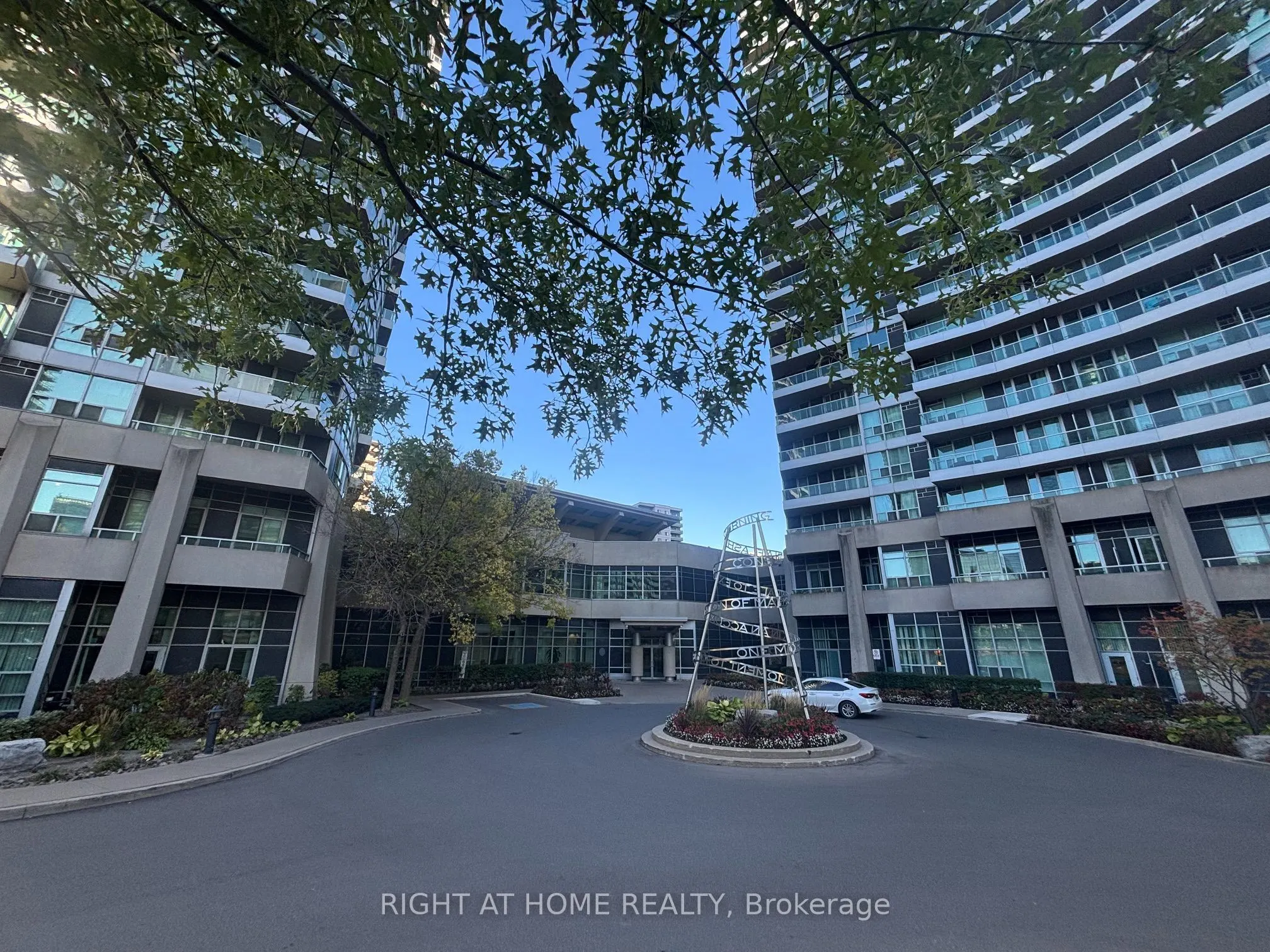 33 Elm Drive W #1301