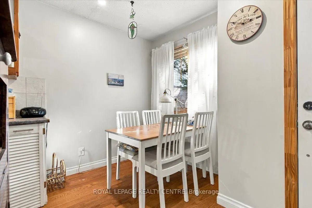 3581 Ash Row Crescent