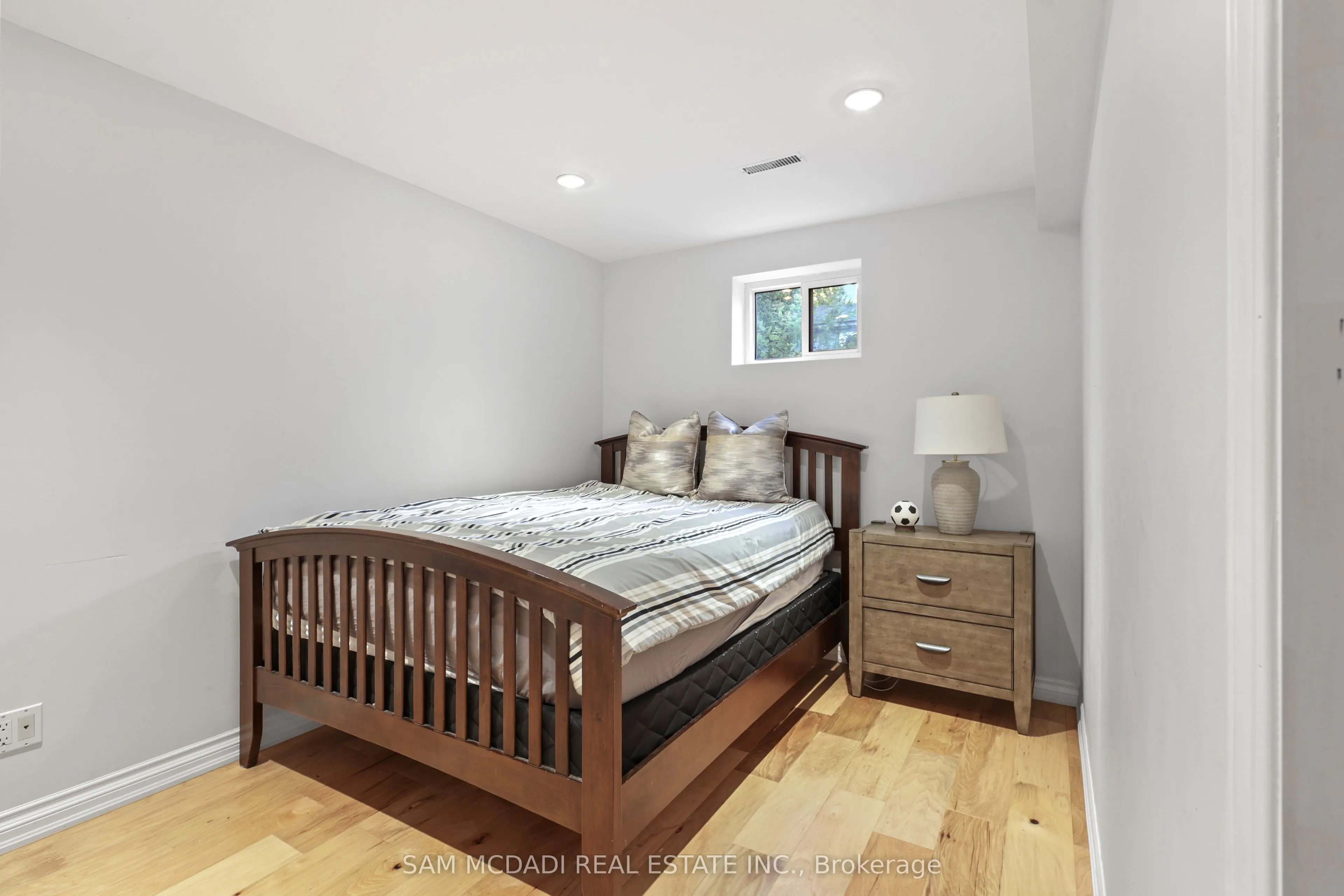 38 Kenninghall Boulevard