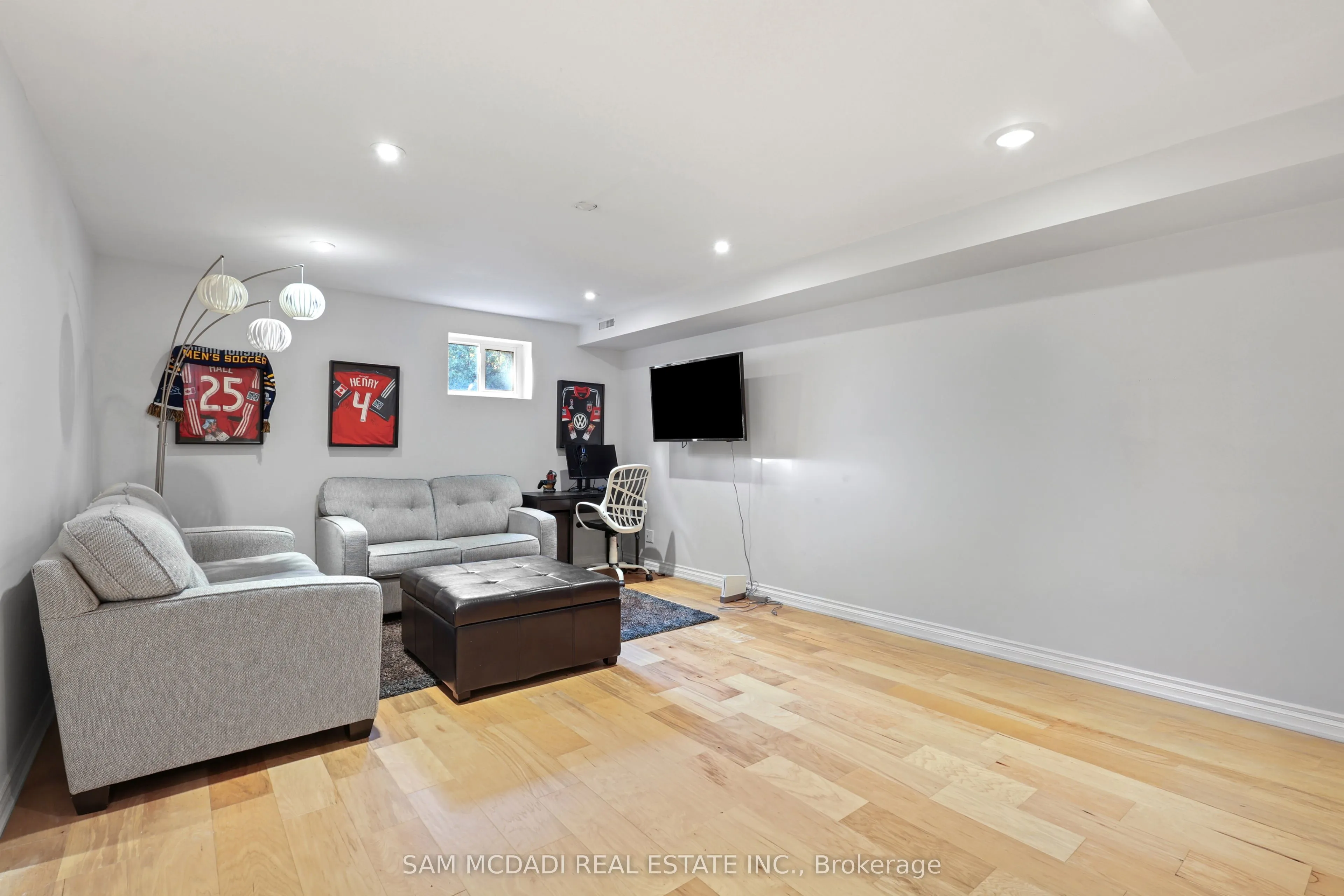 38 Kenninghall Boulevard
