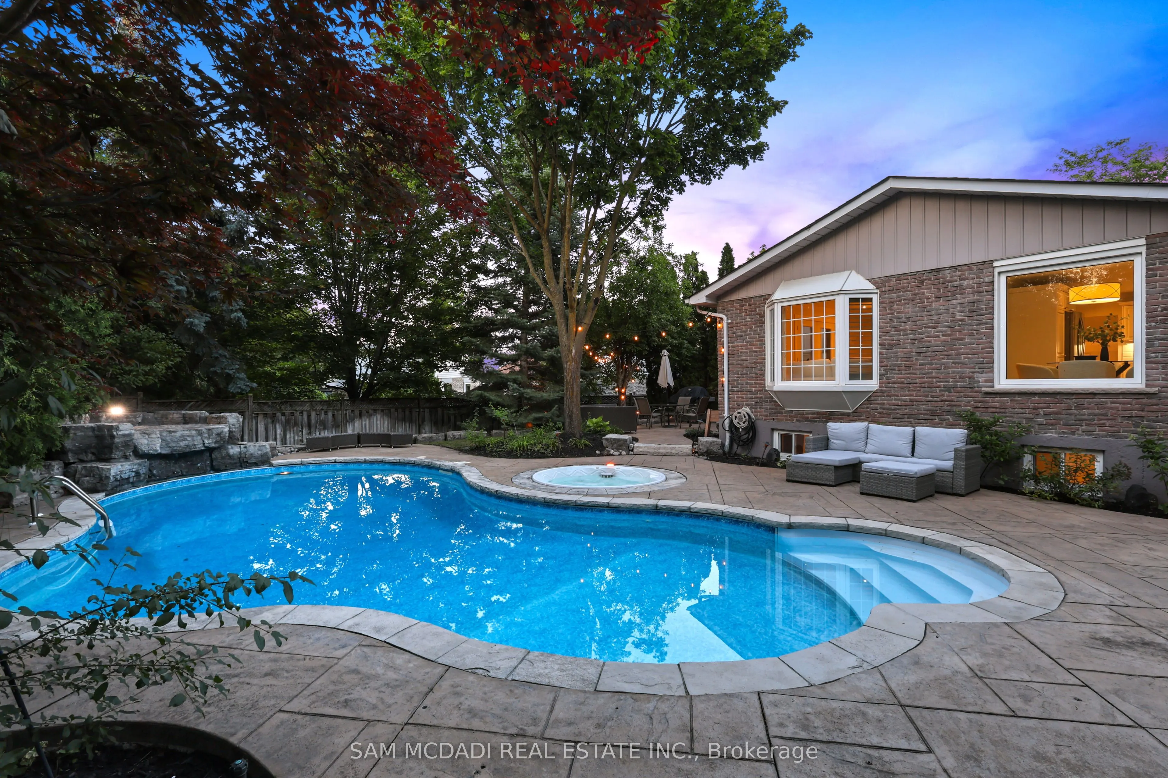 38 Kenninghall Boulevard