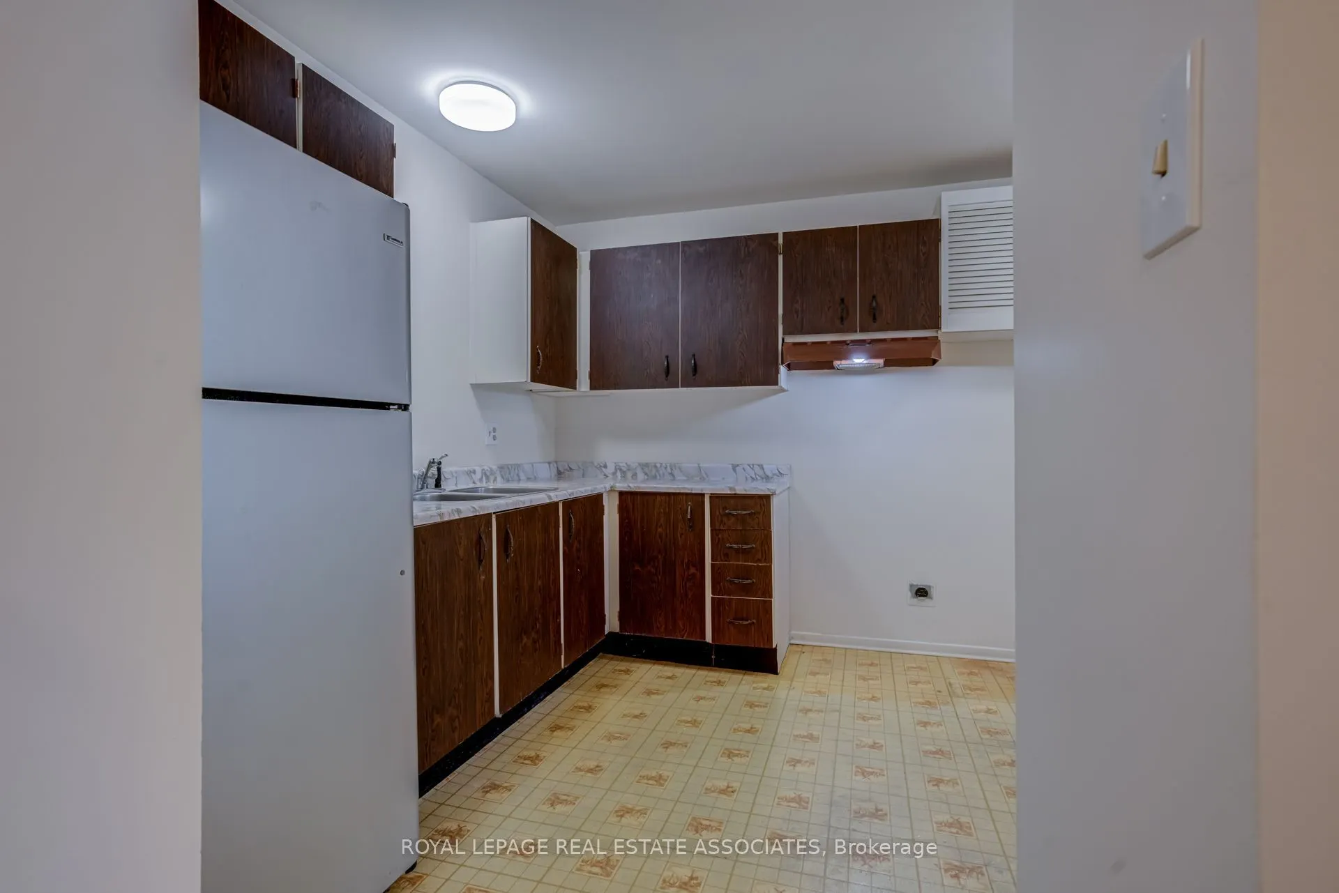 215 Mississauga Valley Boulevard #38