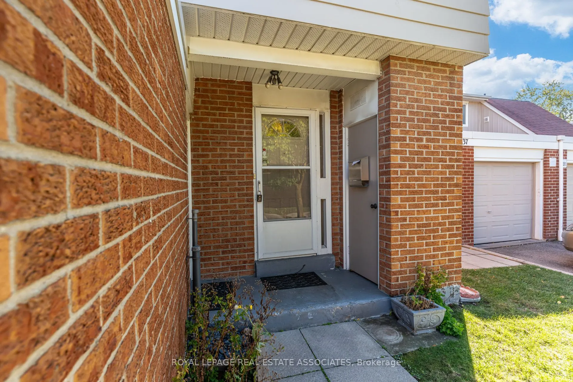 215 Mississauga Valley Boulevard #38