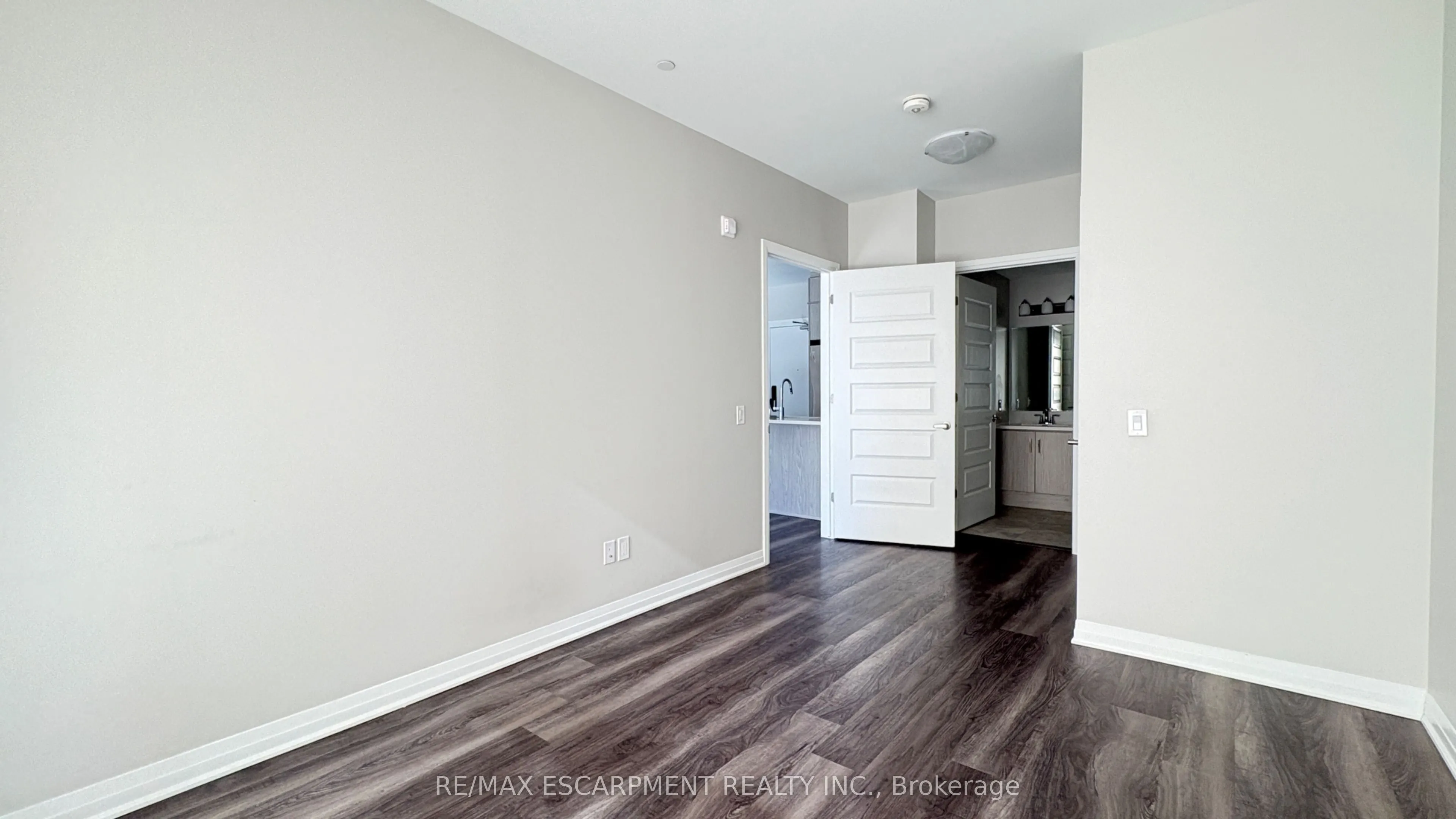 95 Dundas Street W #507