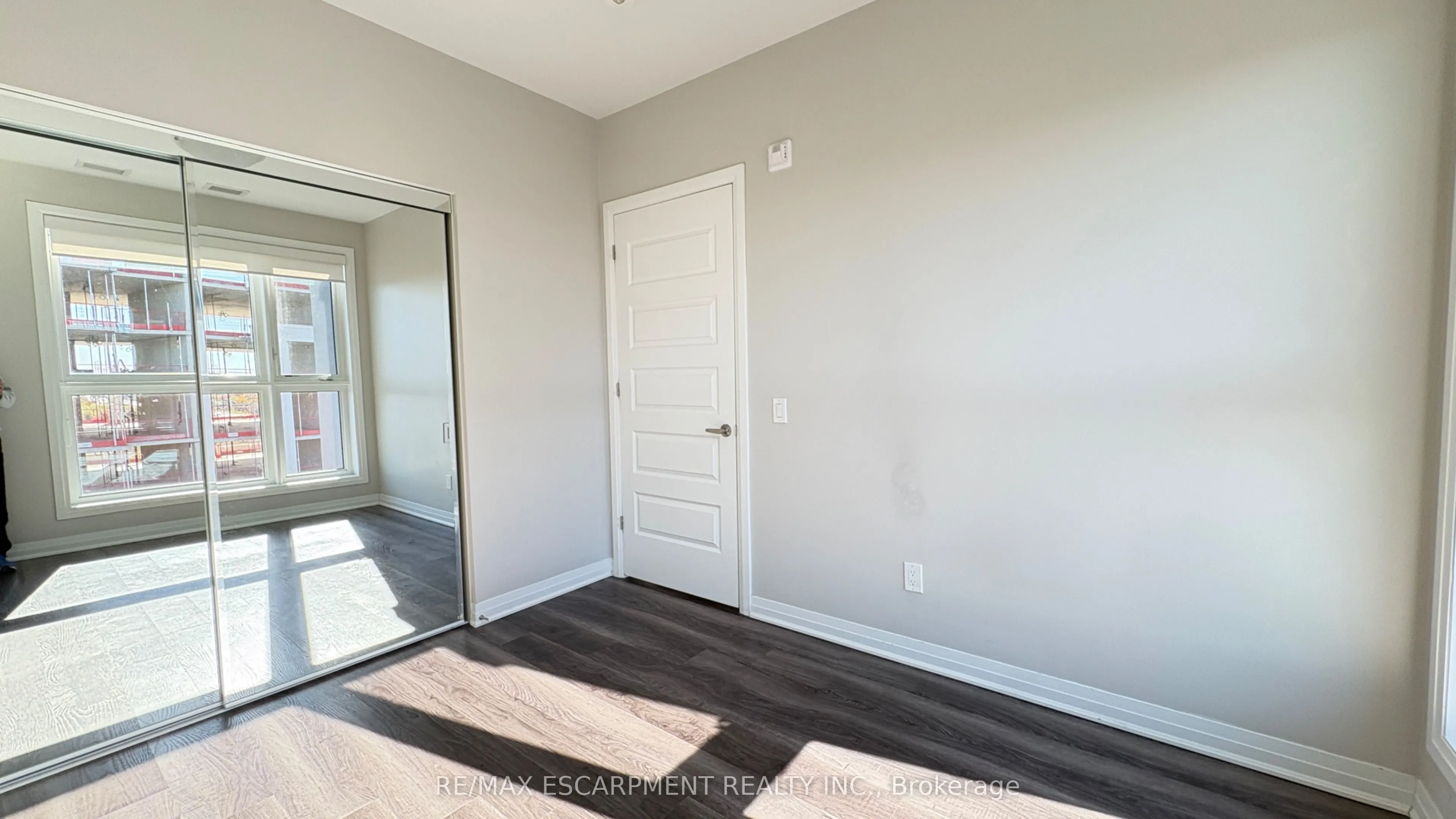 95 Dundas Street W #507