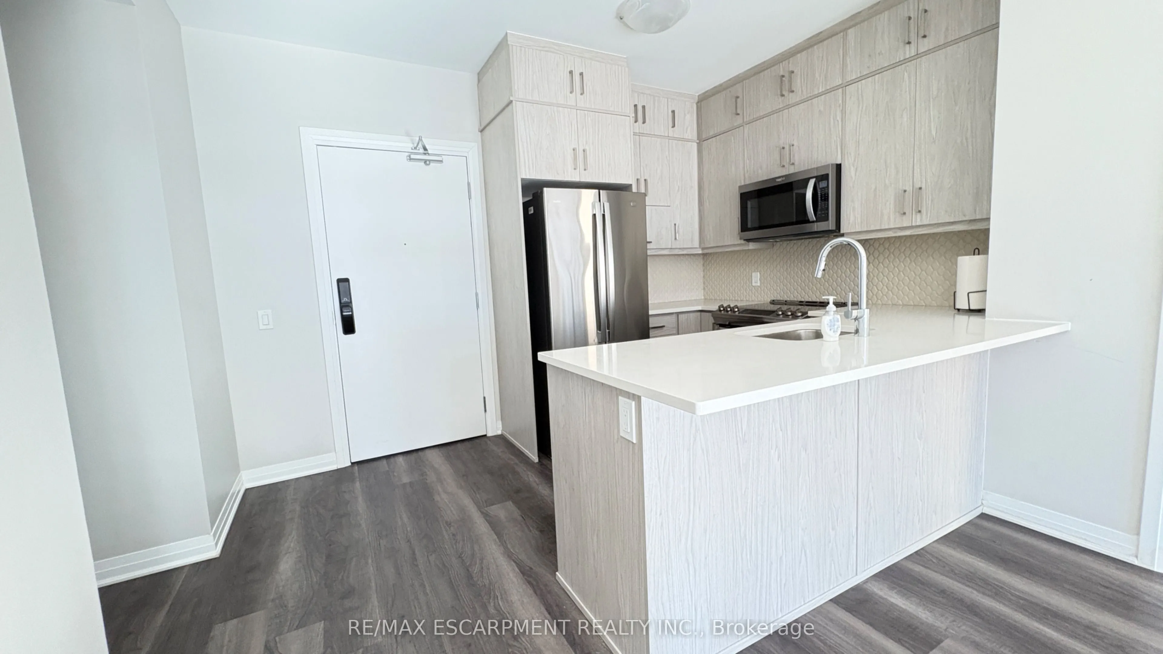 95 Dundas Street W #507