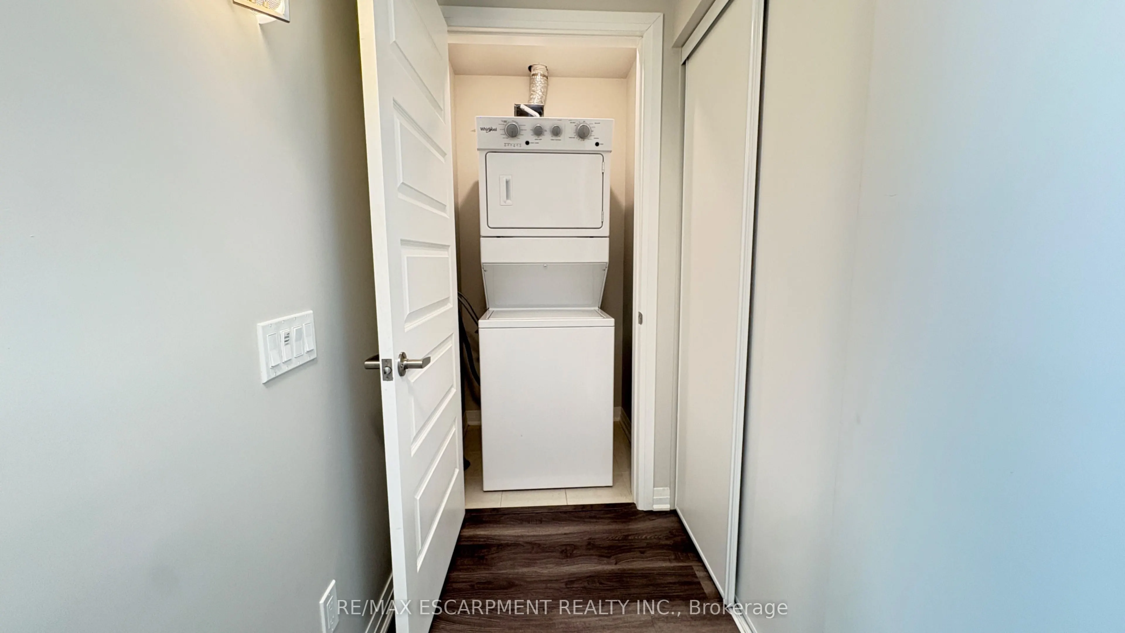 95 Dundas Street W #507