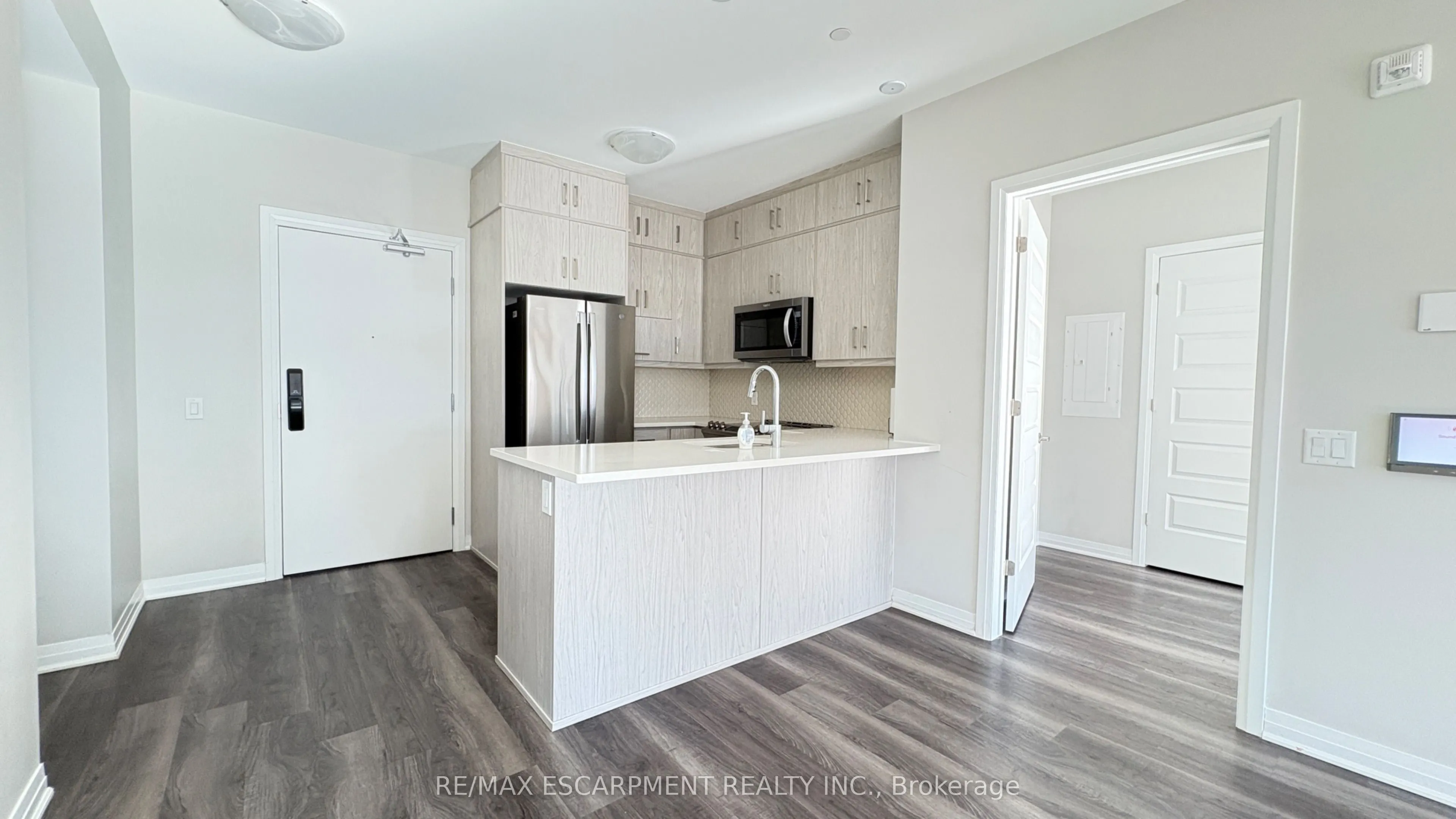 95 Dundas Street W #507