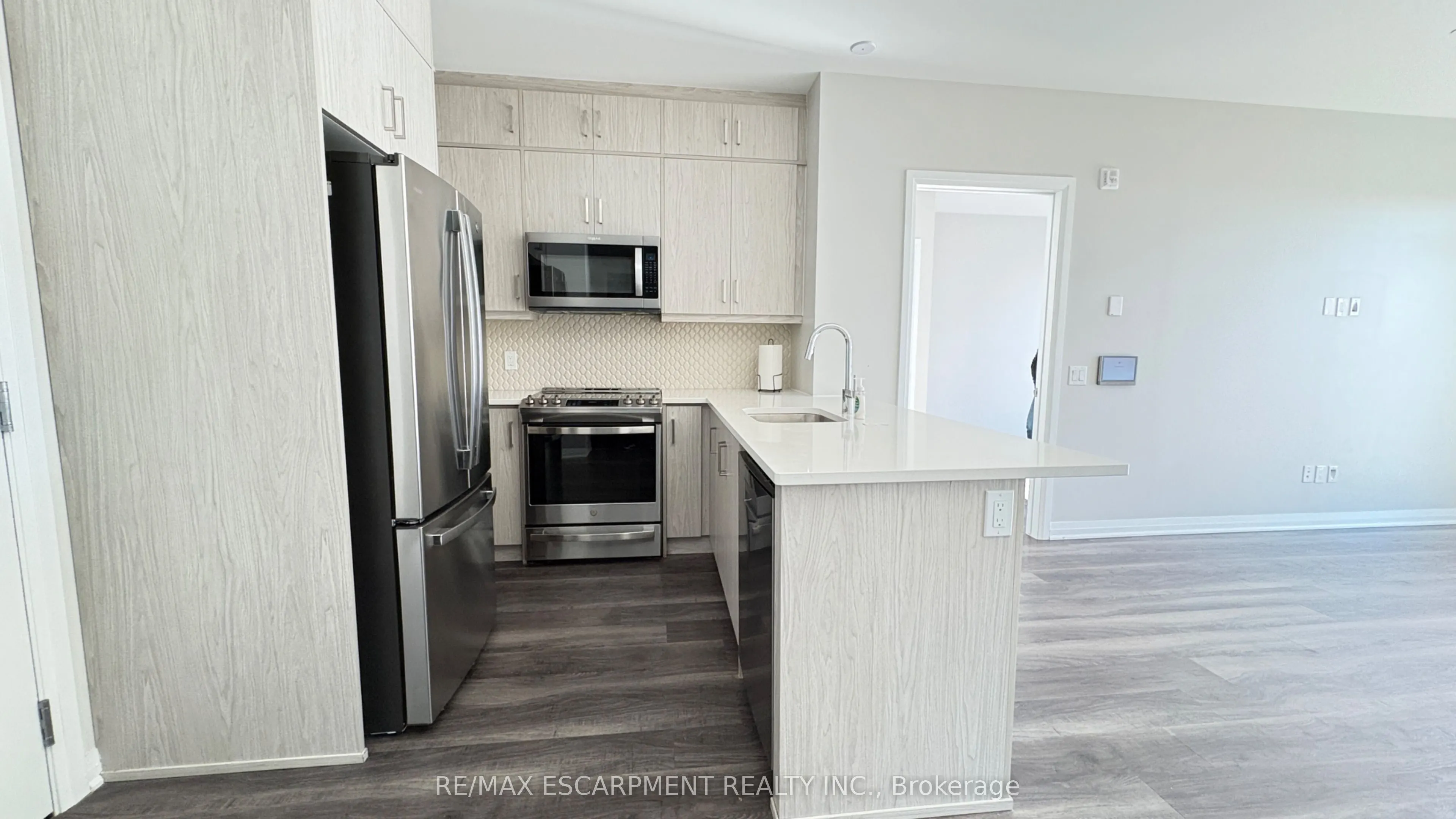 95 Dundas Street W #507
