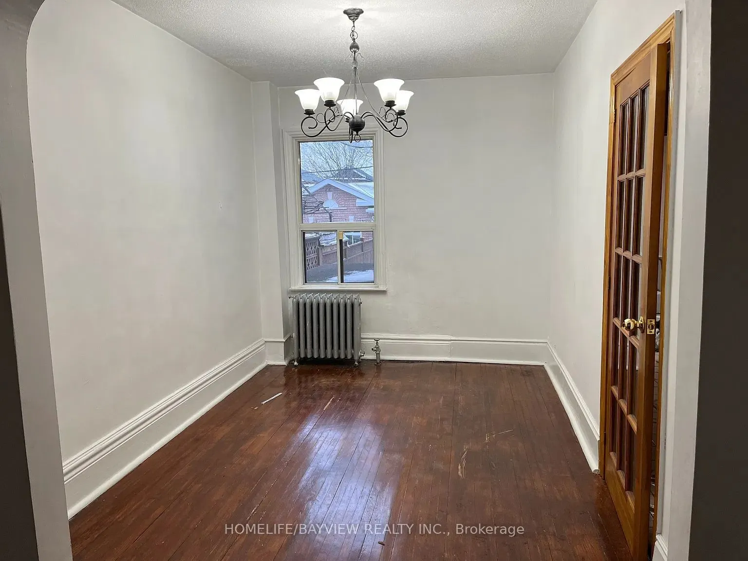190 campbell (main floor) Avenue