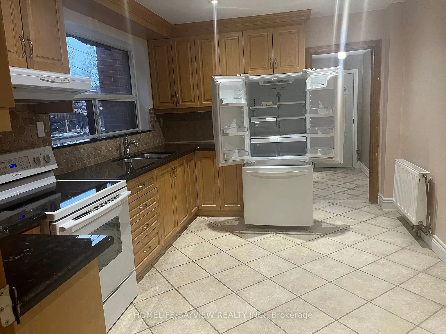 190 campbell (main floor) Avenue