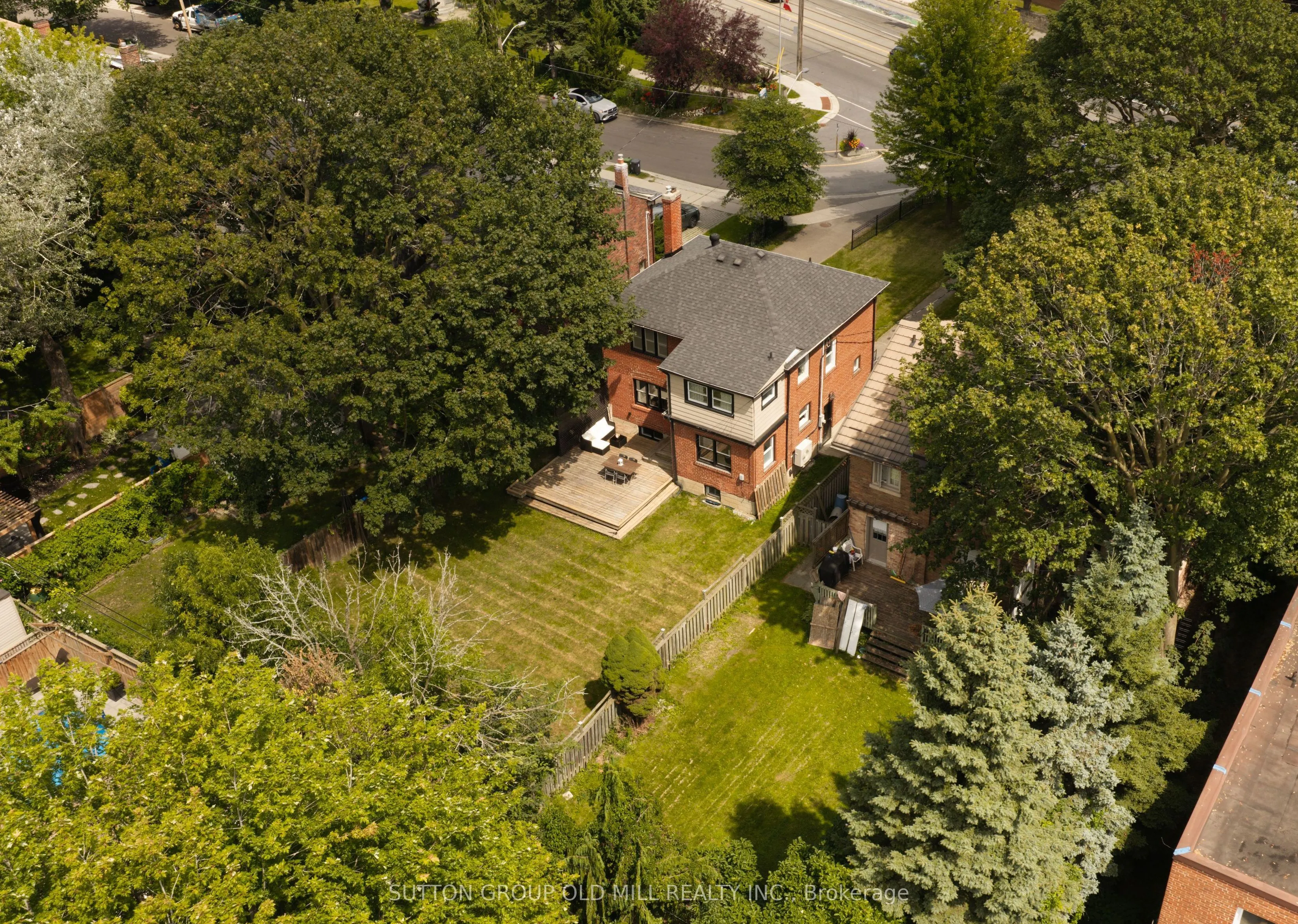 10 Queens Avenue