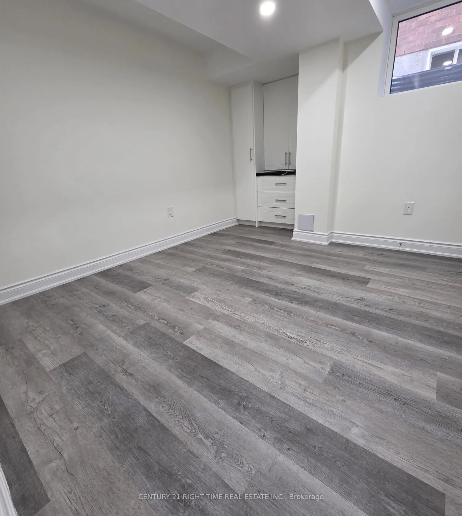 376 Gooch Crescent