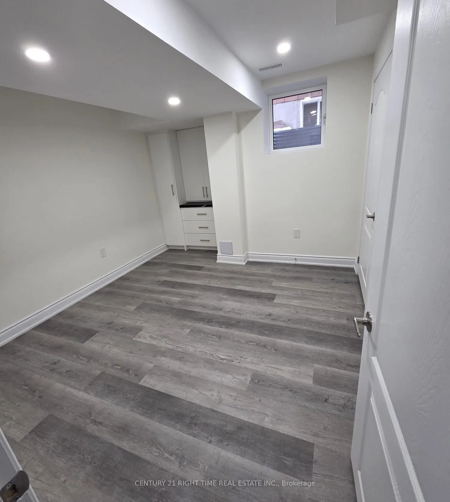 376 Gooch Crescent