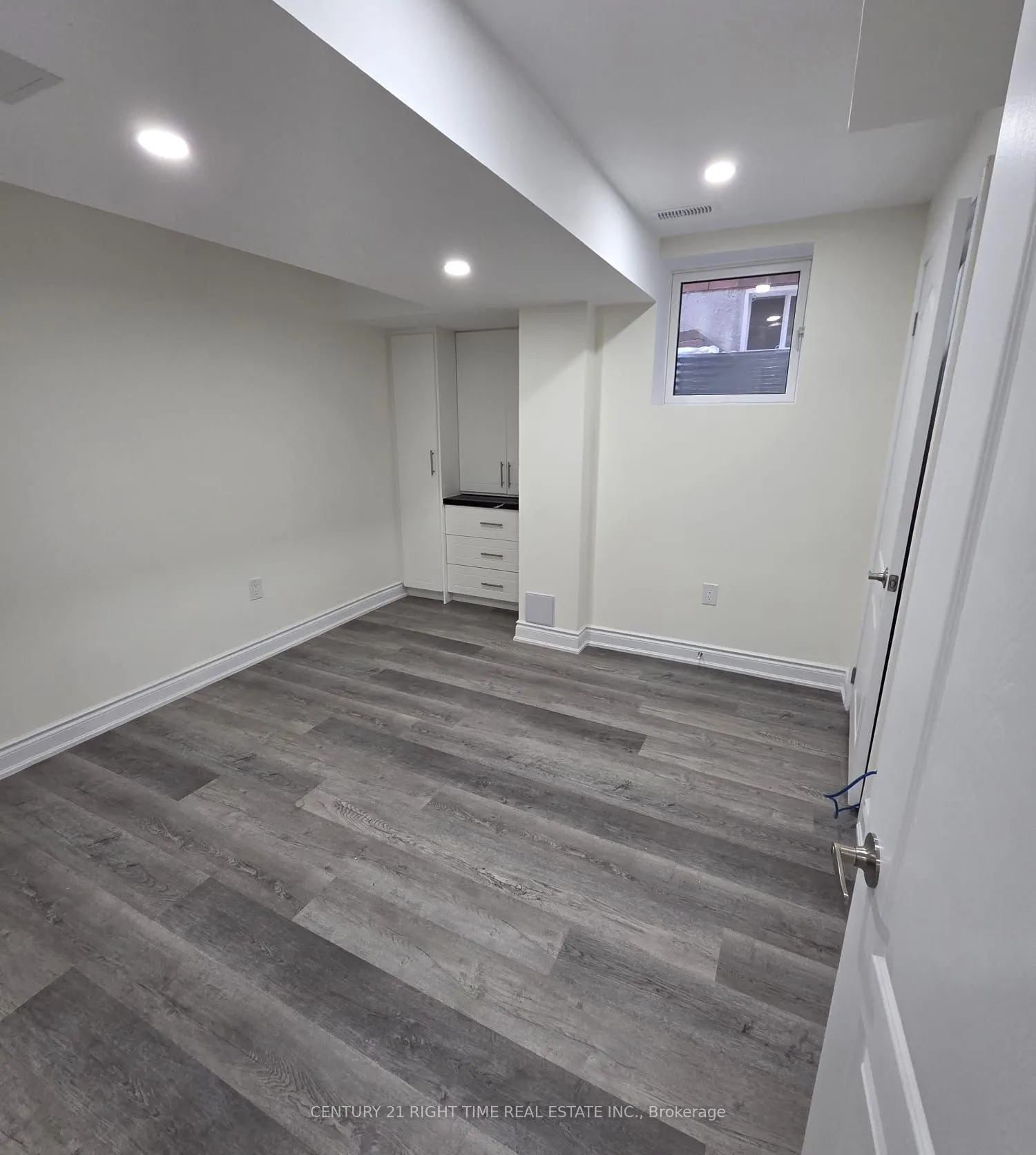 376 Gooch Crescent