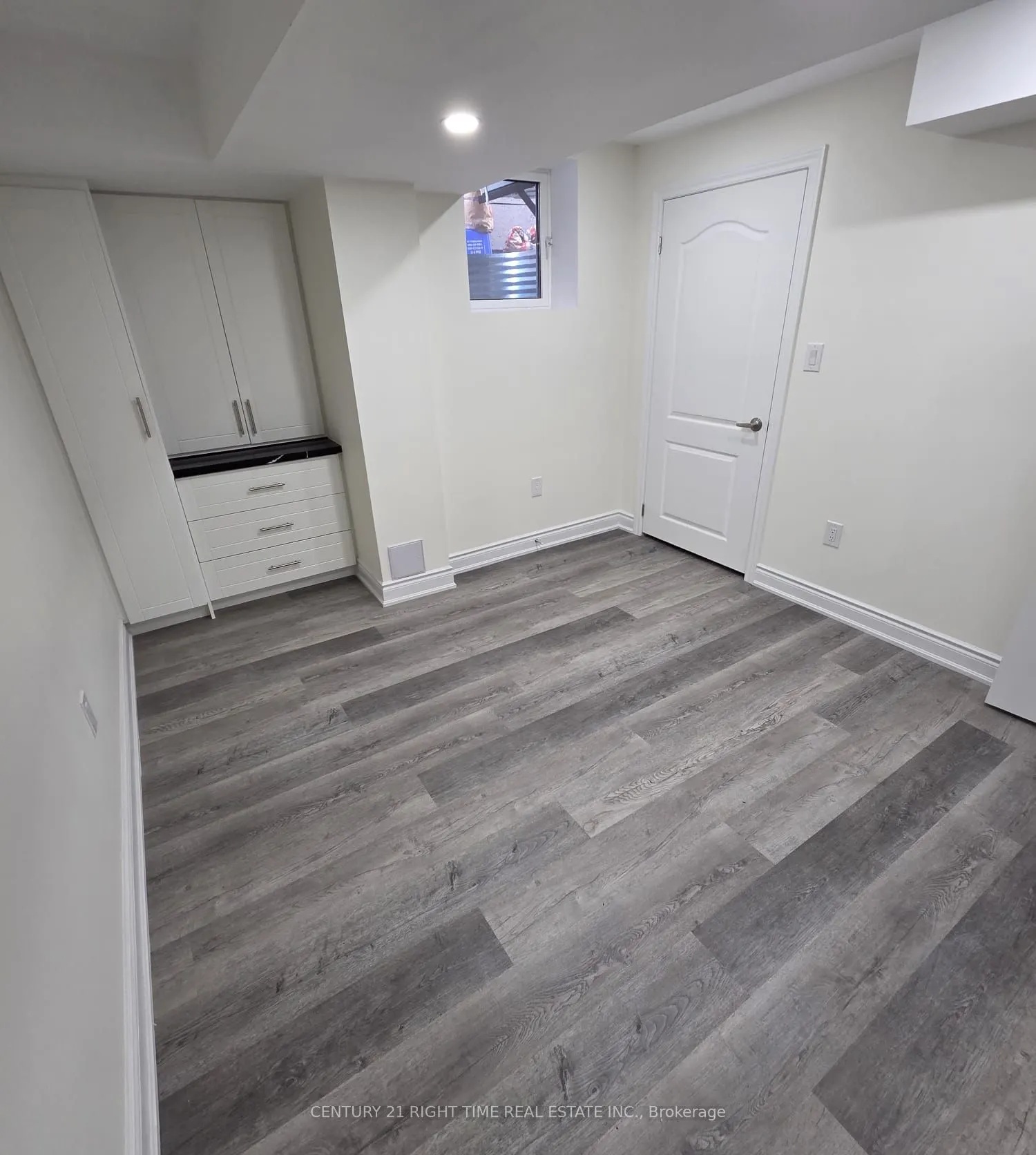 376 Gooch Crescent