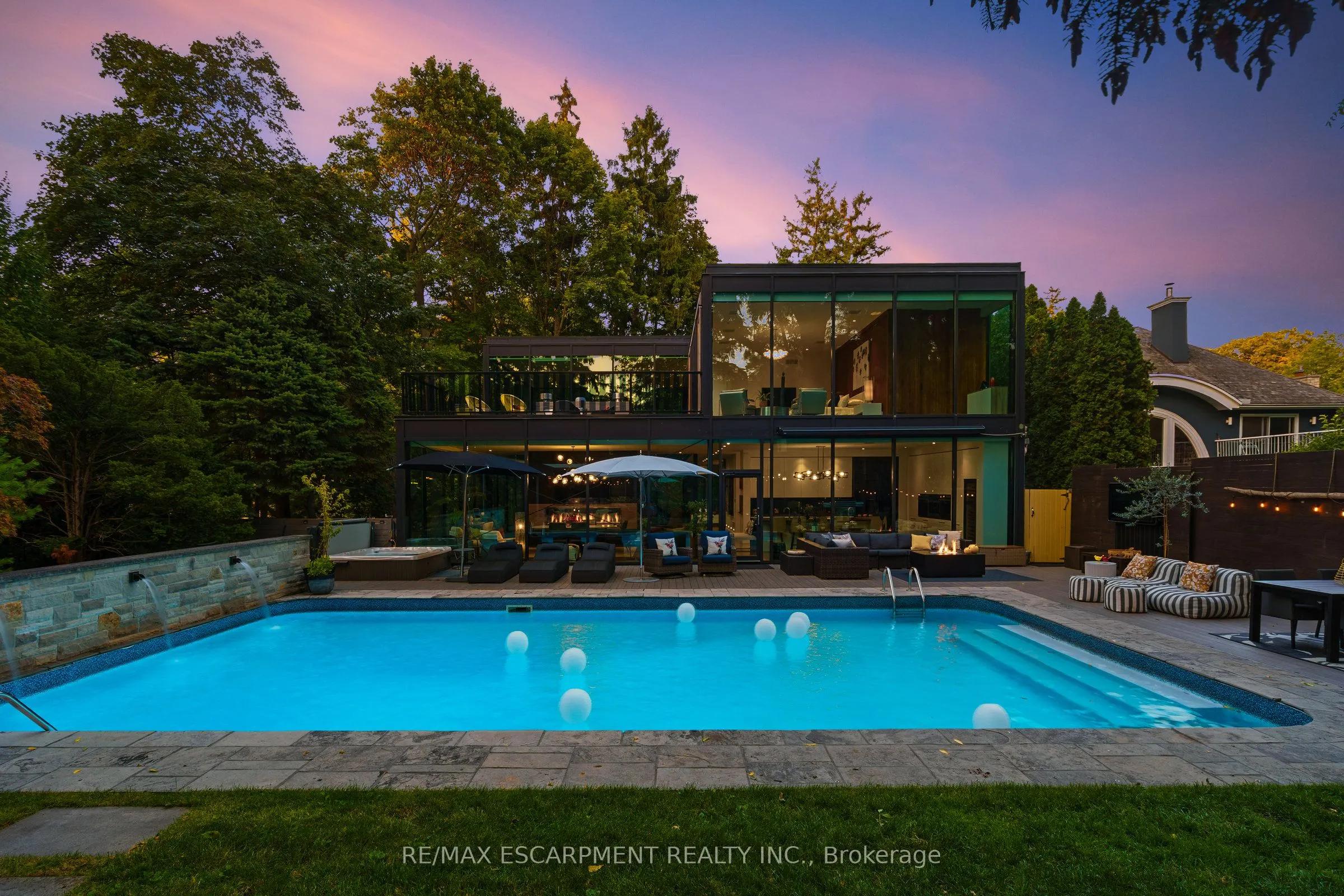 54 RAYMAR Place