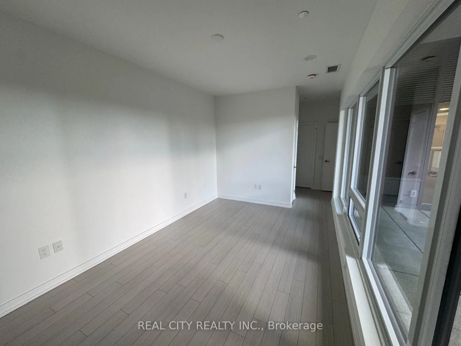 4010 Eglinton Avenue #406