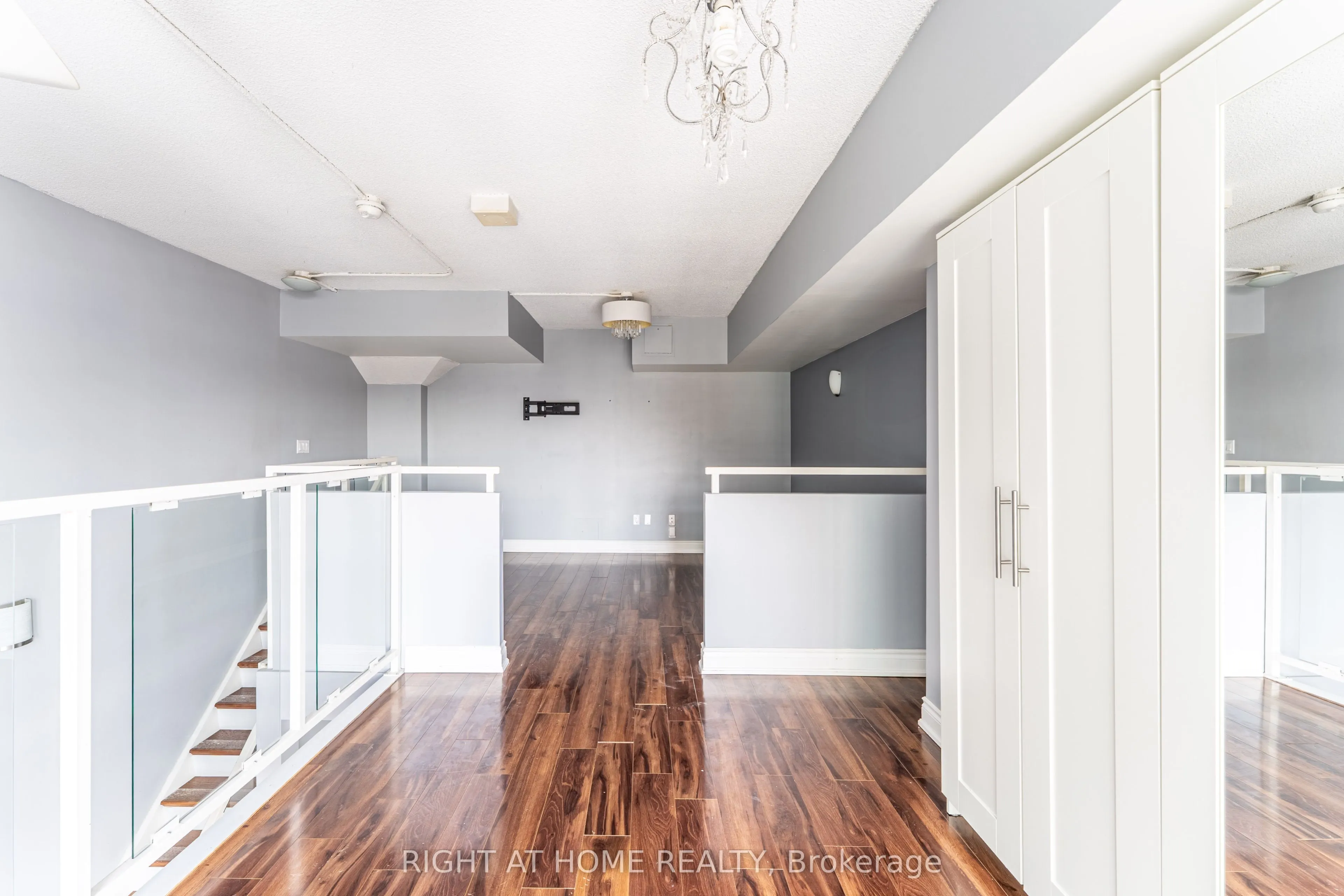 300 Manitoba Street #426