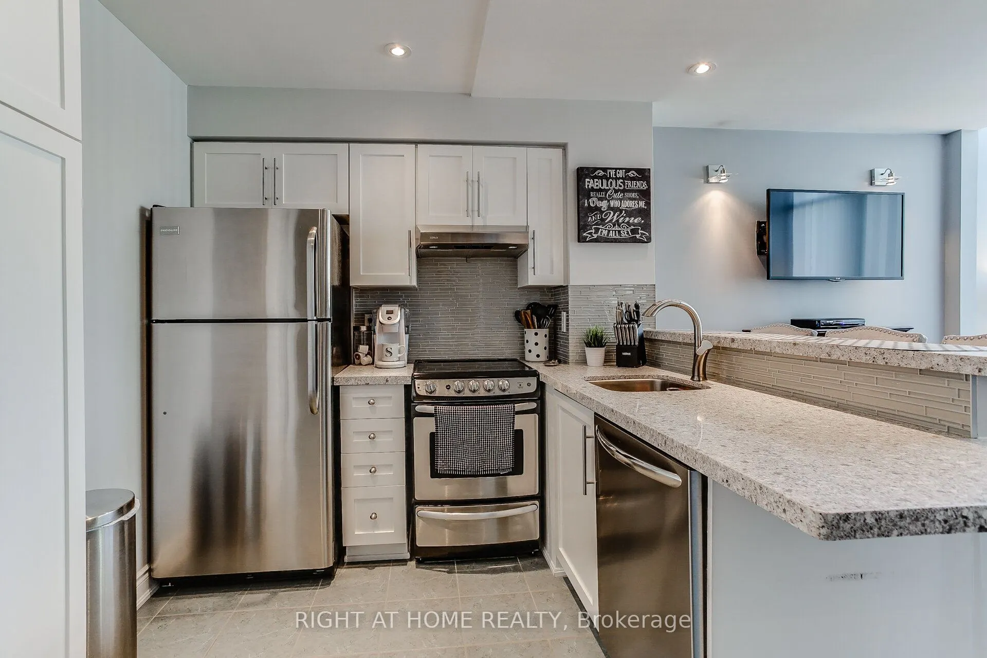 300 Manitoba Street #426