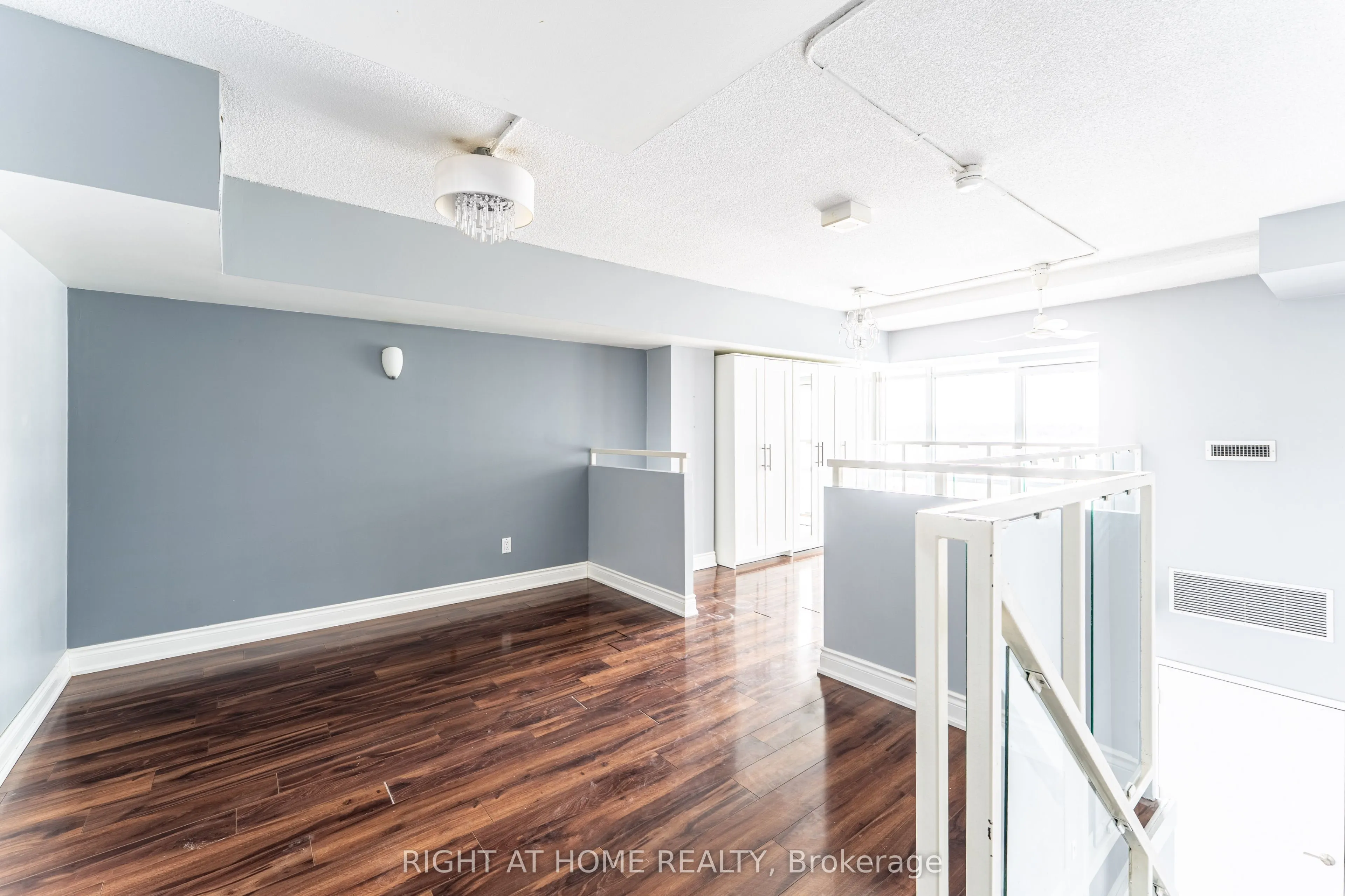300 Manitoba Street #426