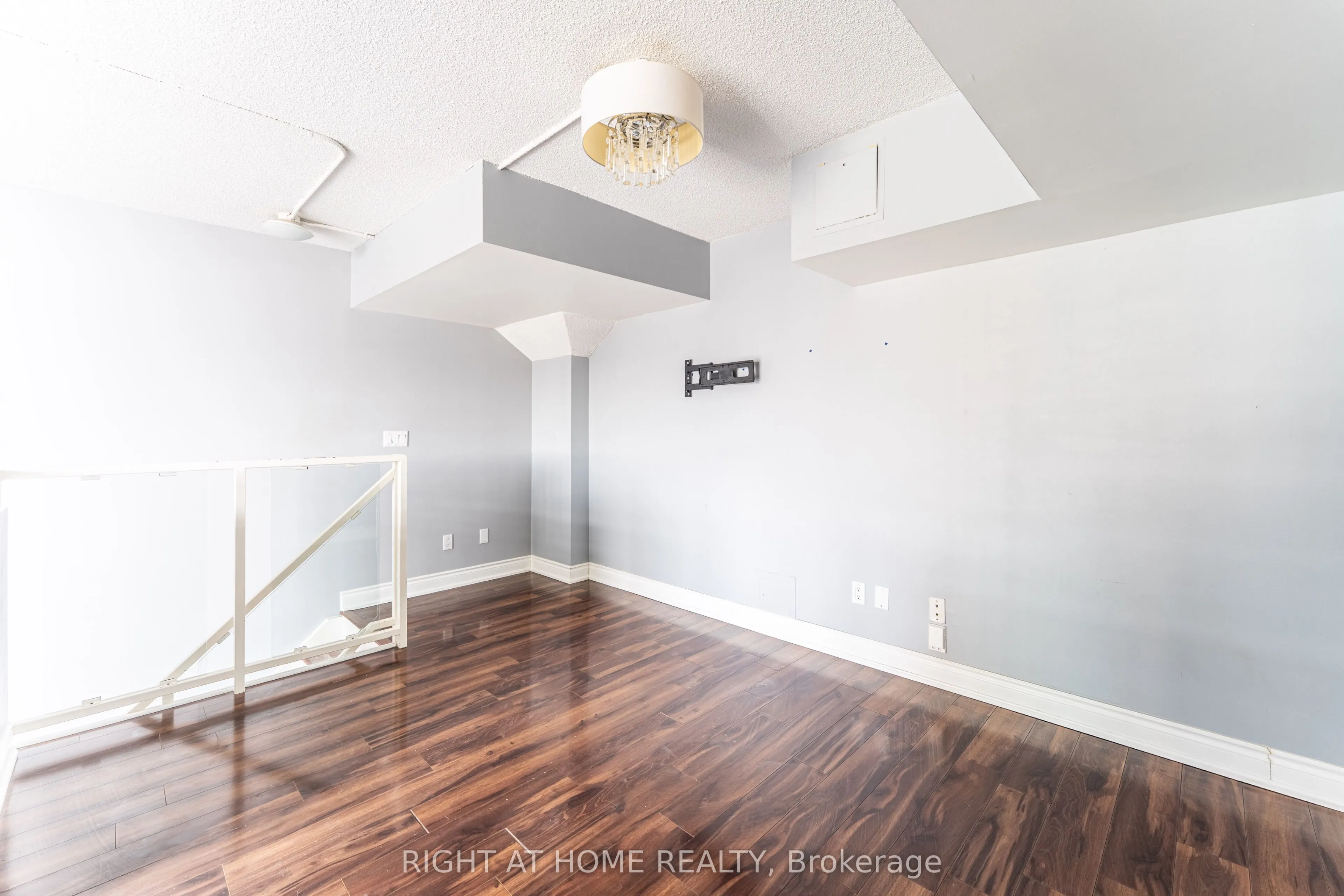300 Manitoba Street #426