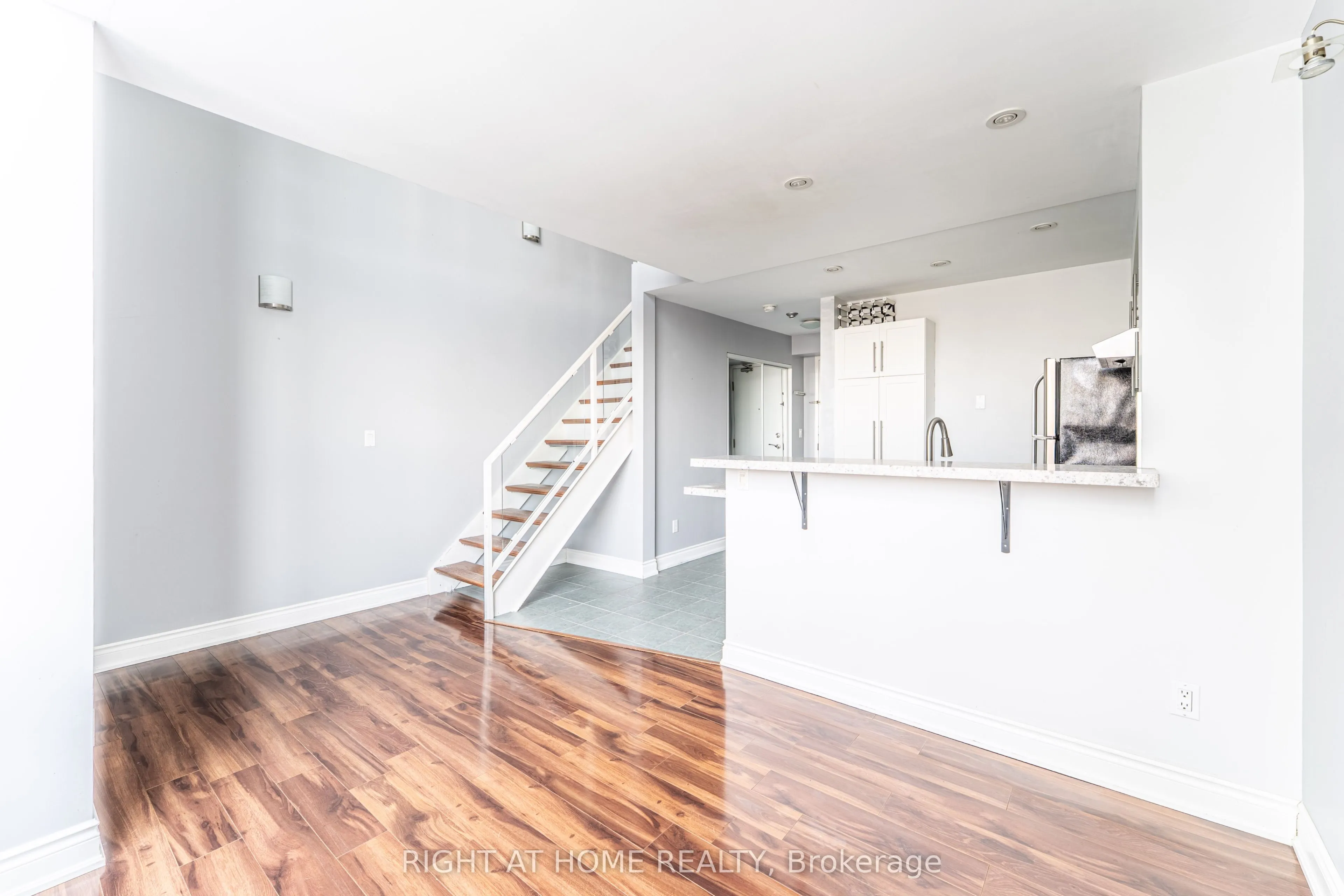 300 Manitoba Street #426