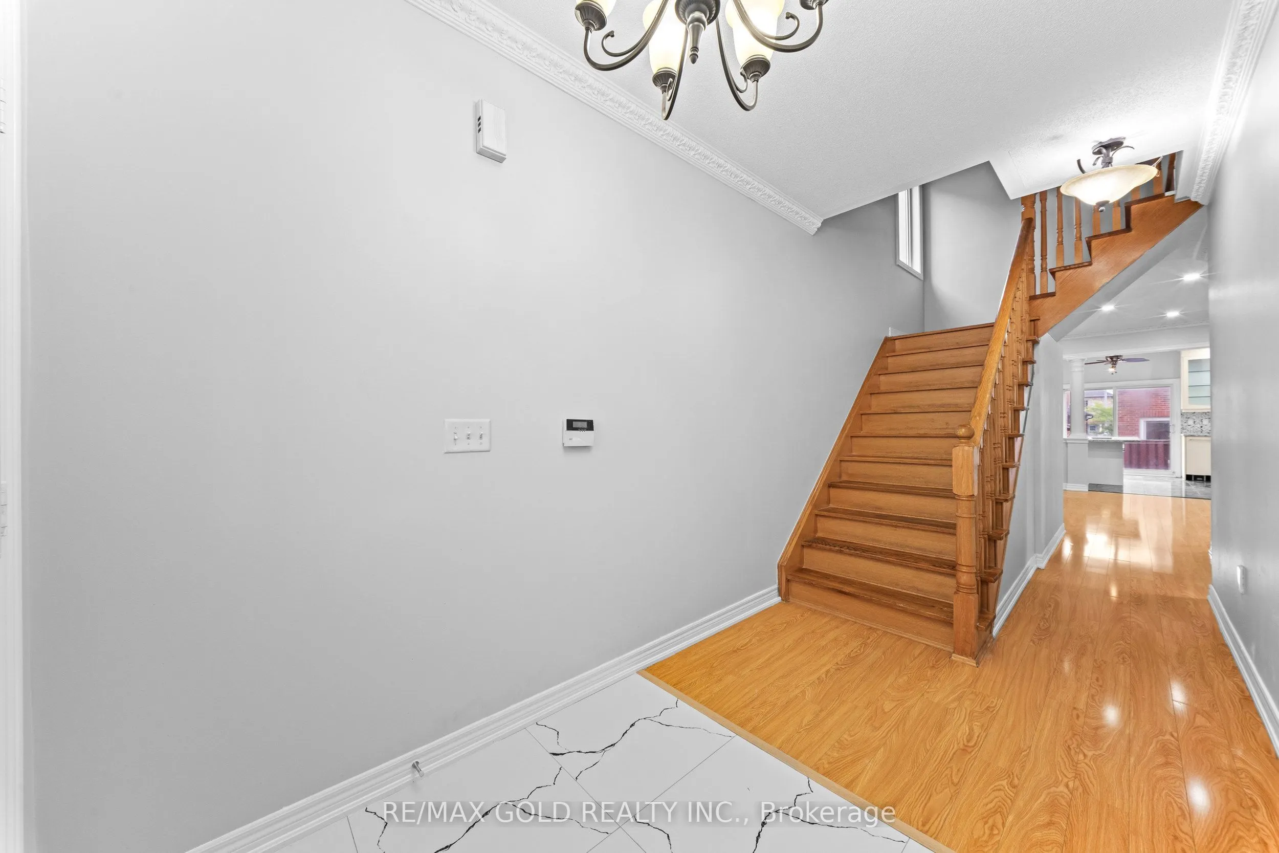 70 Crystalview Crescent