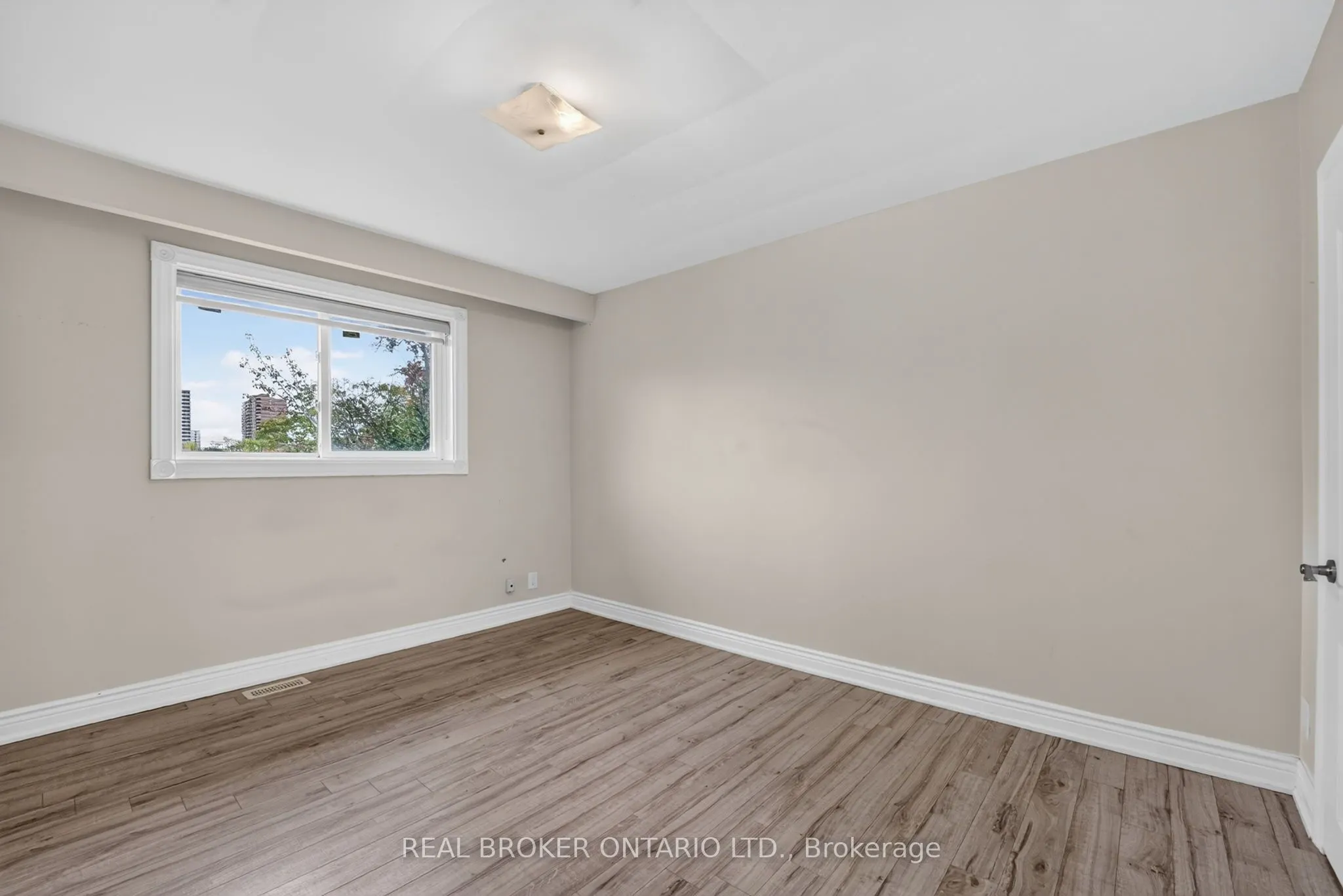 27 Vange Crescent