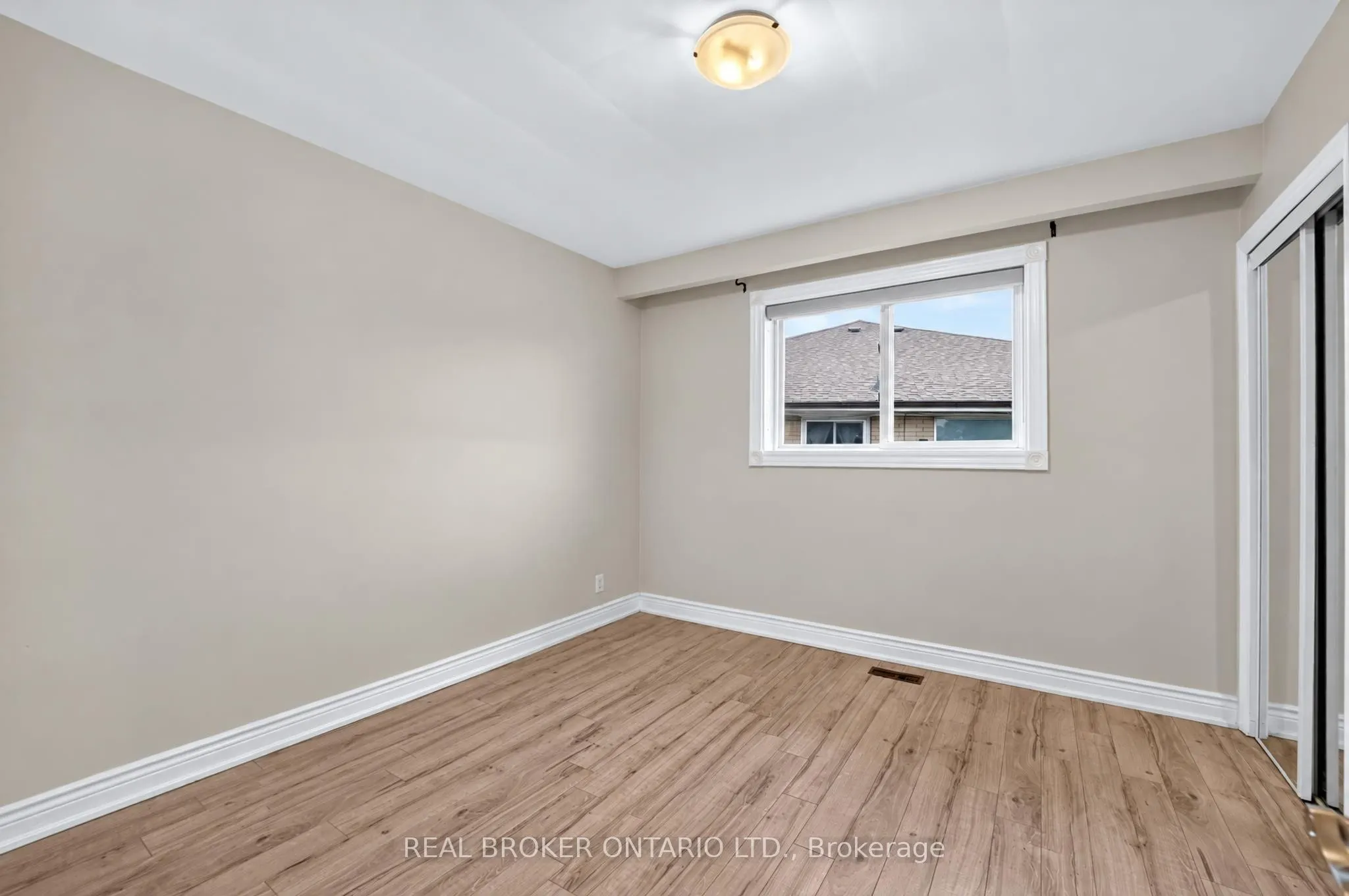 27 Vange Crescent