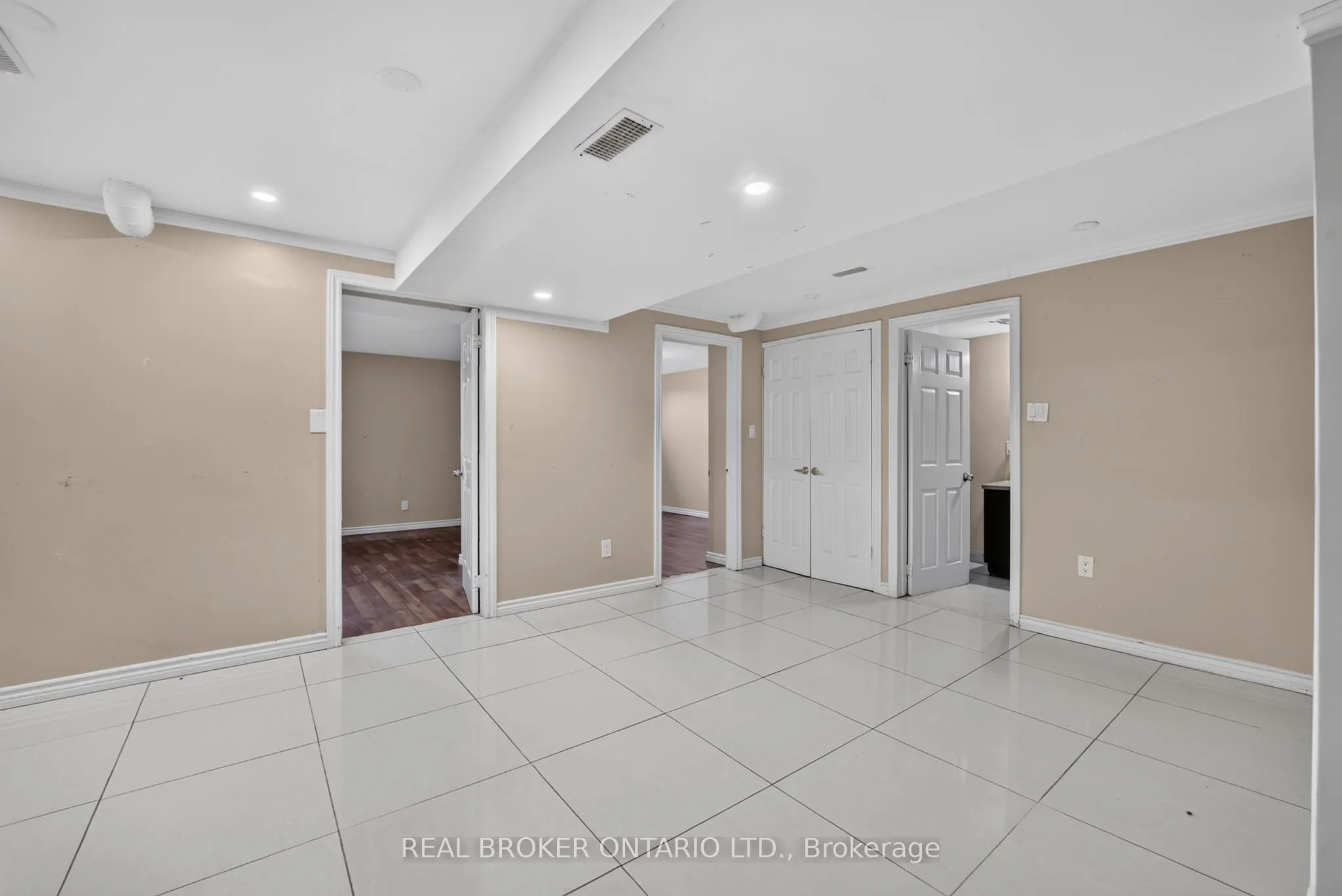 27 Vange Crescent