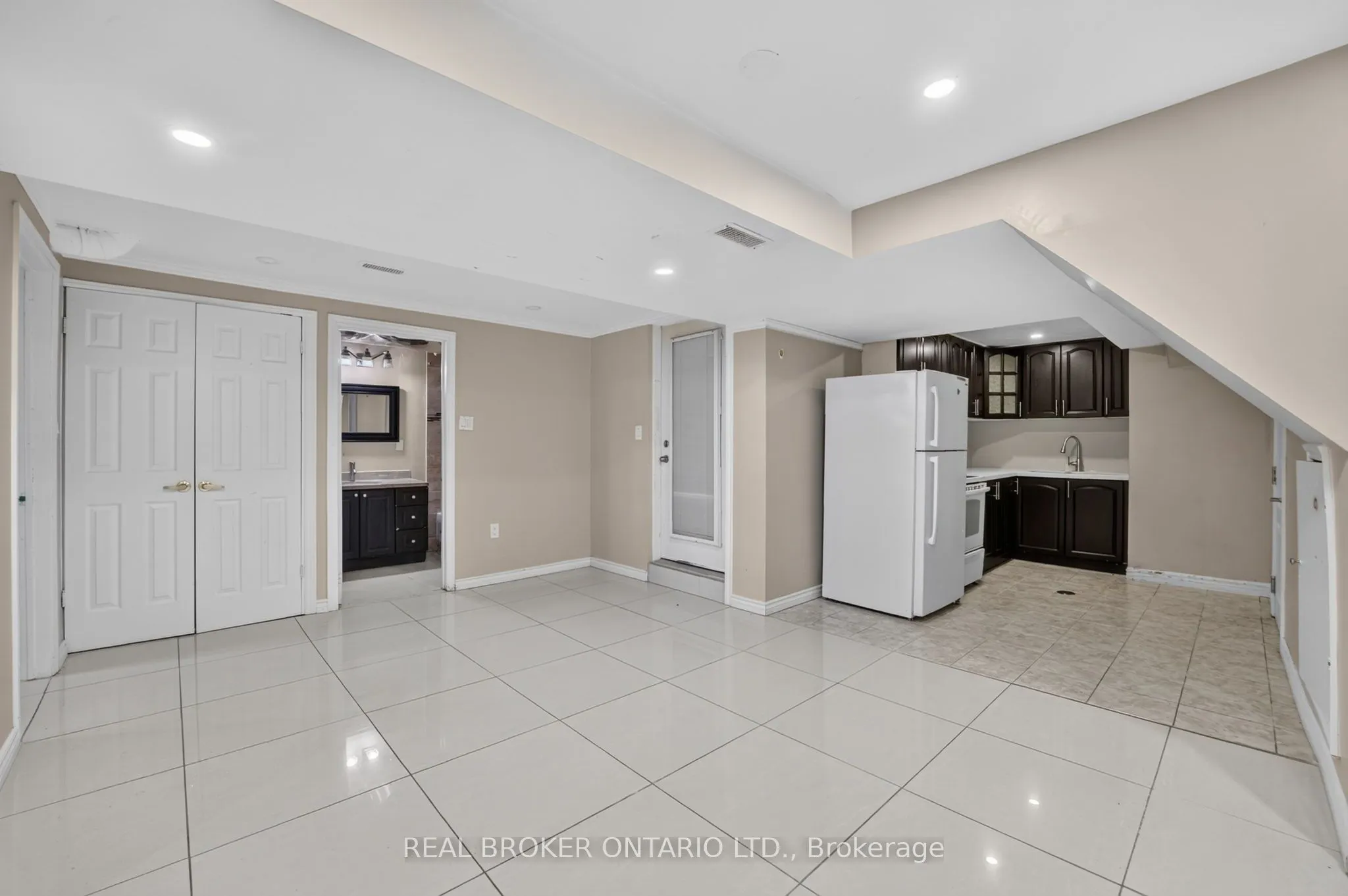 27 Vange Crescent