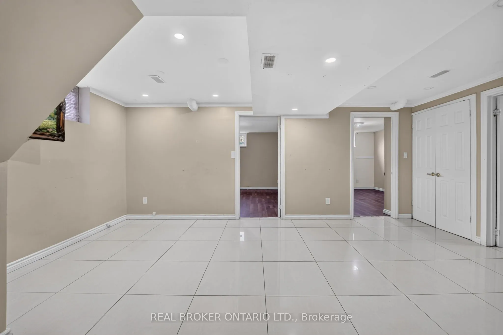 27 Vange Crescent