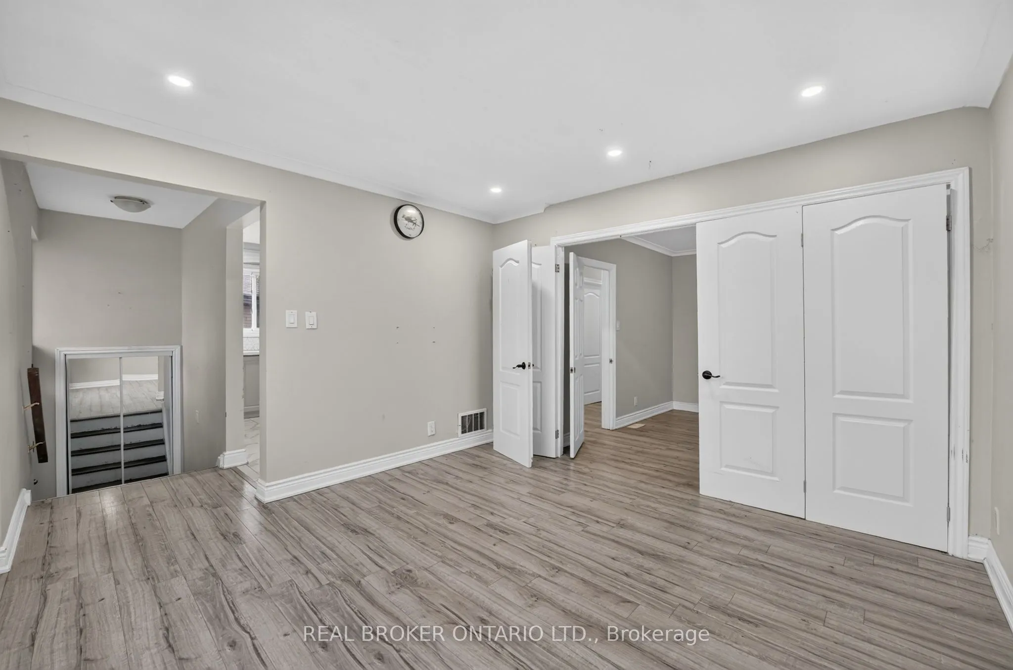 27 Vange Crescent