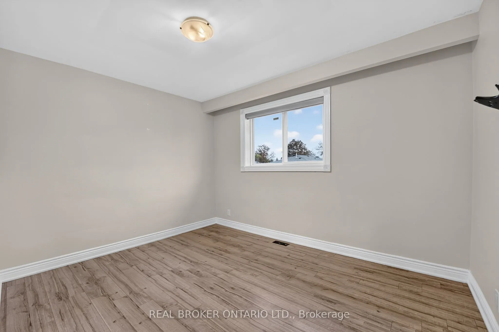 27 Vange Crescent