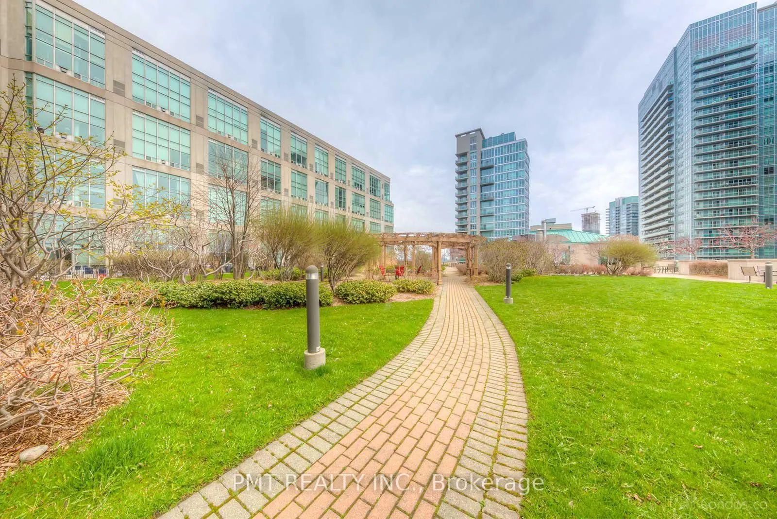 250 Manitoba Street #624