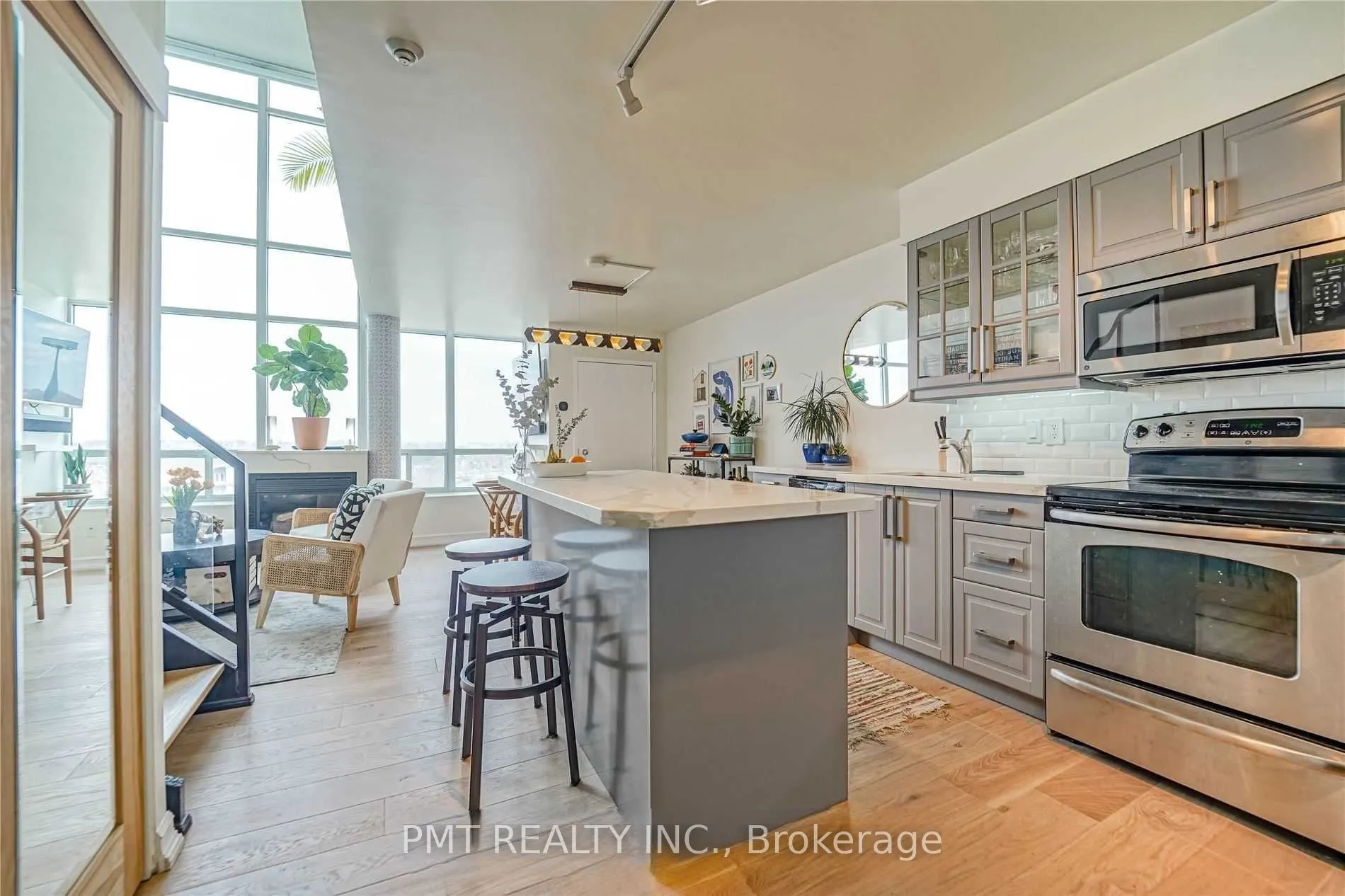 250 Manitoba Street #624