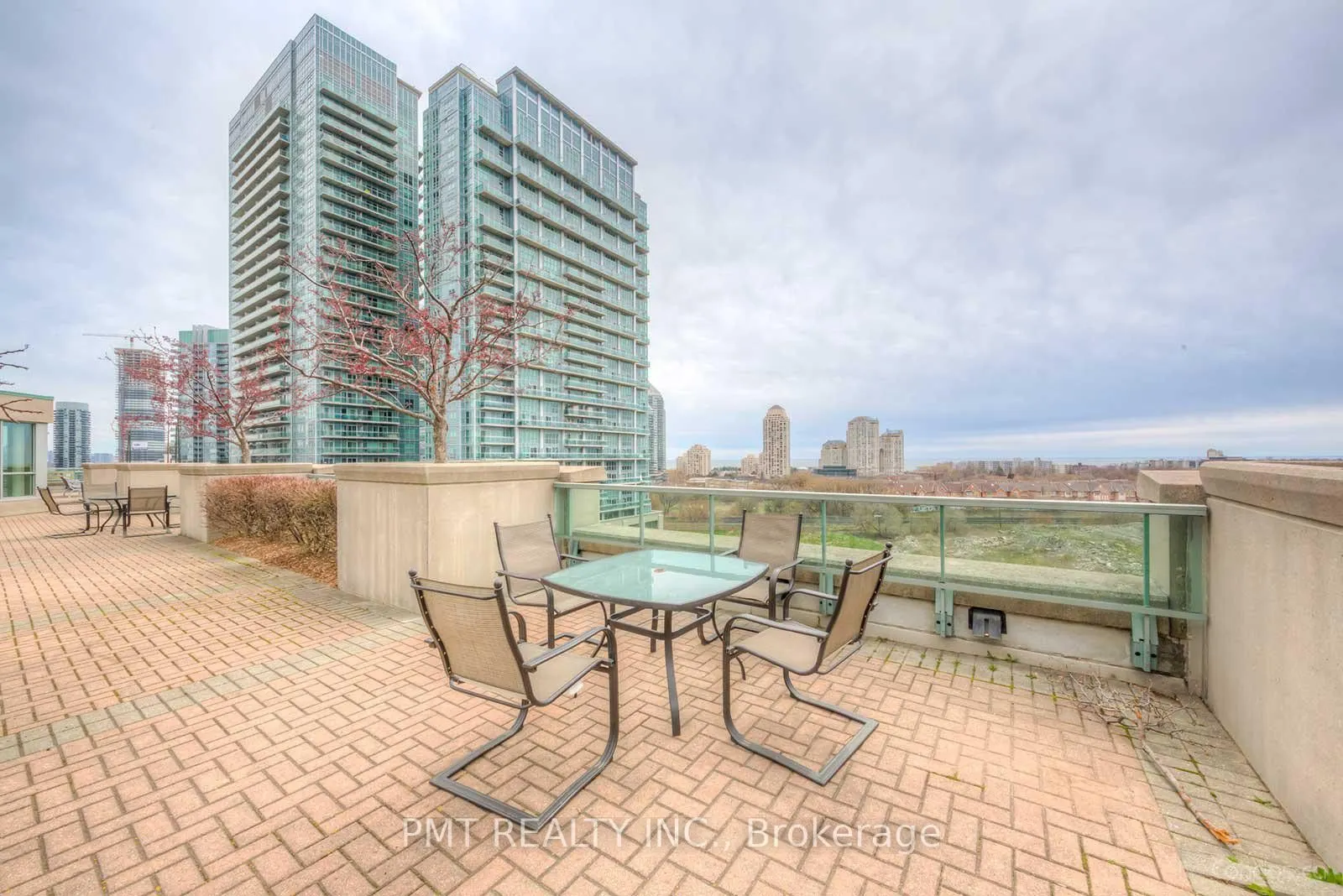 250 Manitoba Street #624