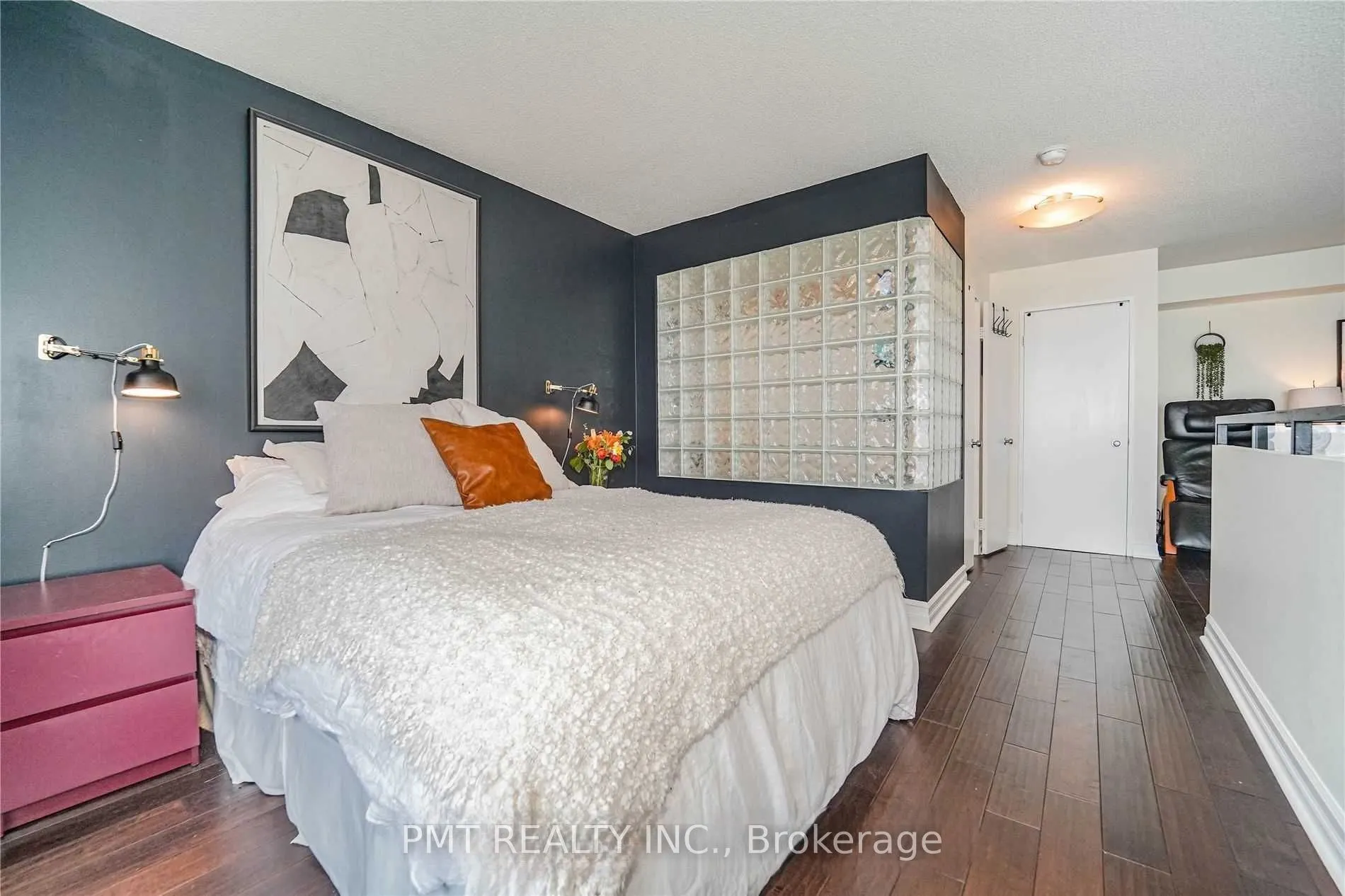 250 Manitoba Street #624