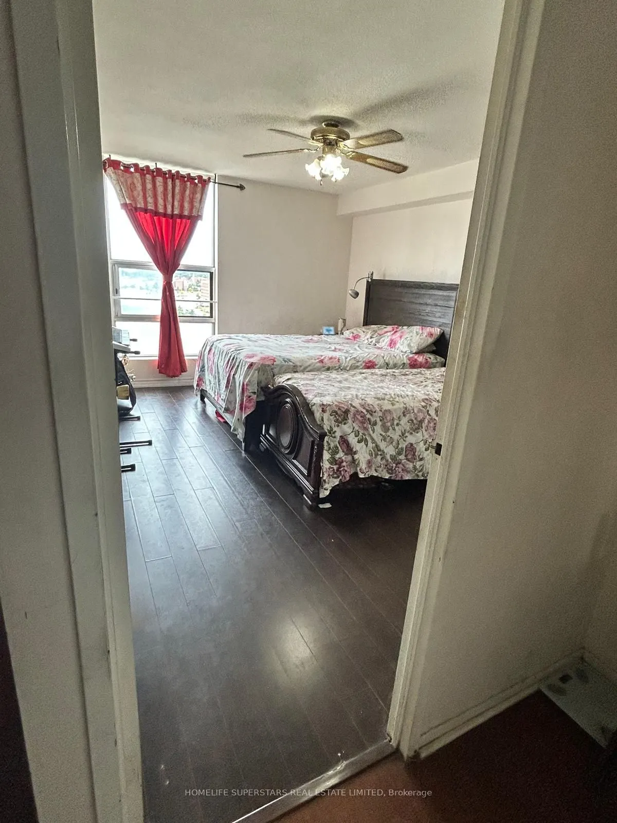 15 Kensington Road #1410