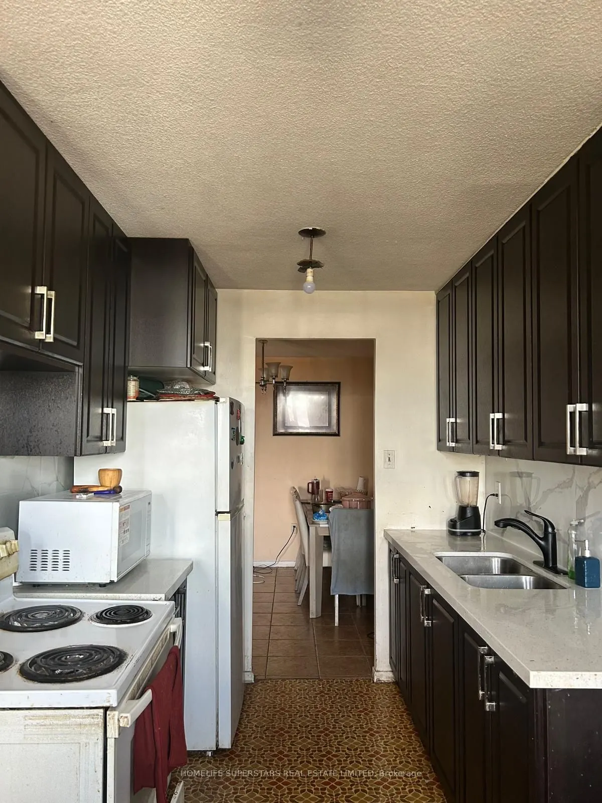 15 Kensington Road #1410